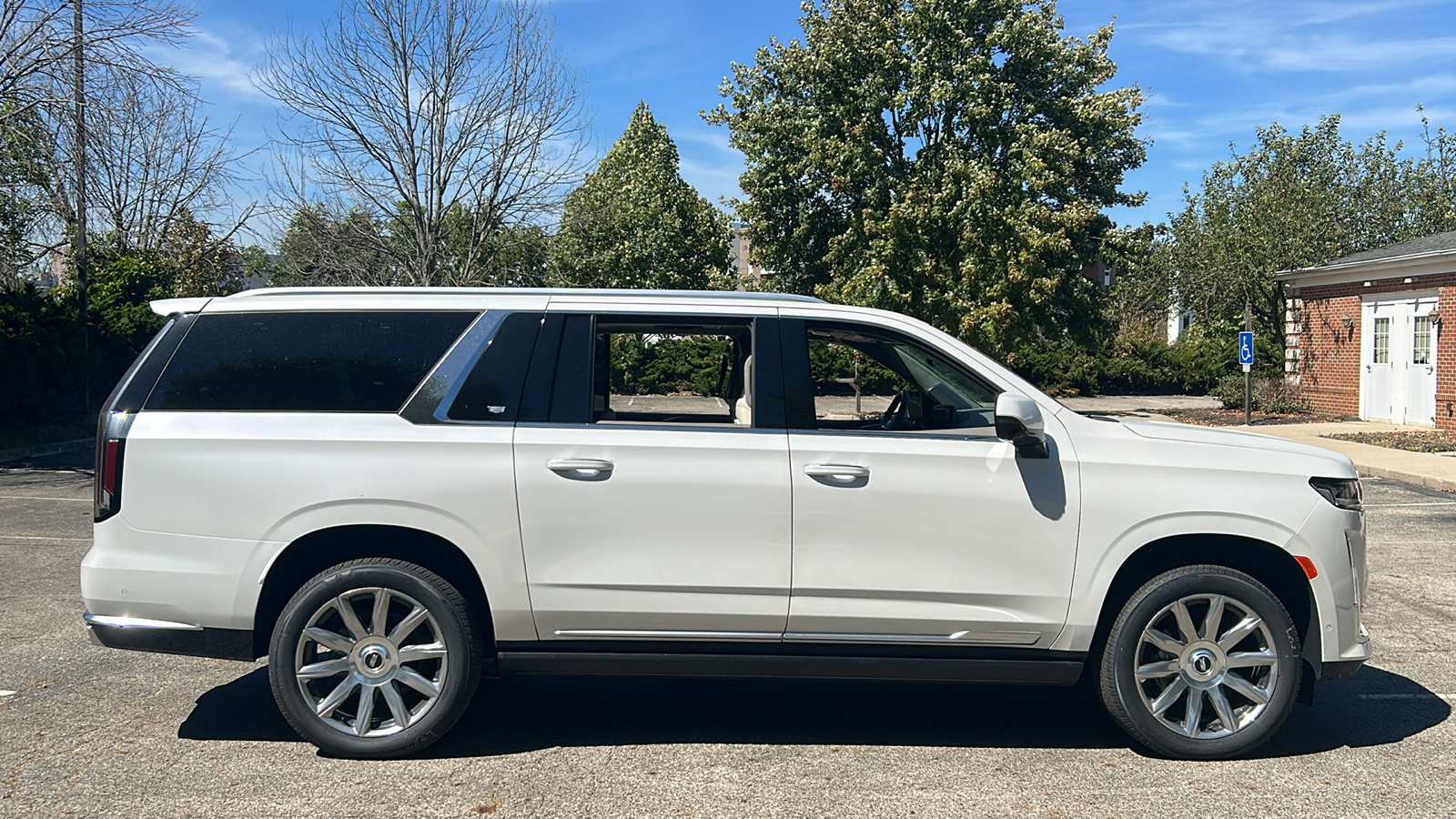 2024 Cadillac Escalade ESV Premium Luxury Platinum 3