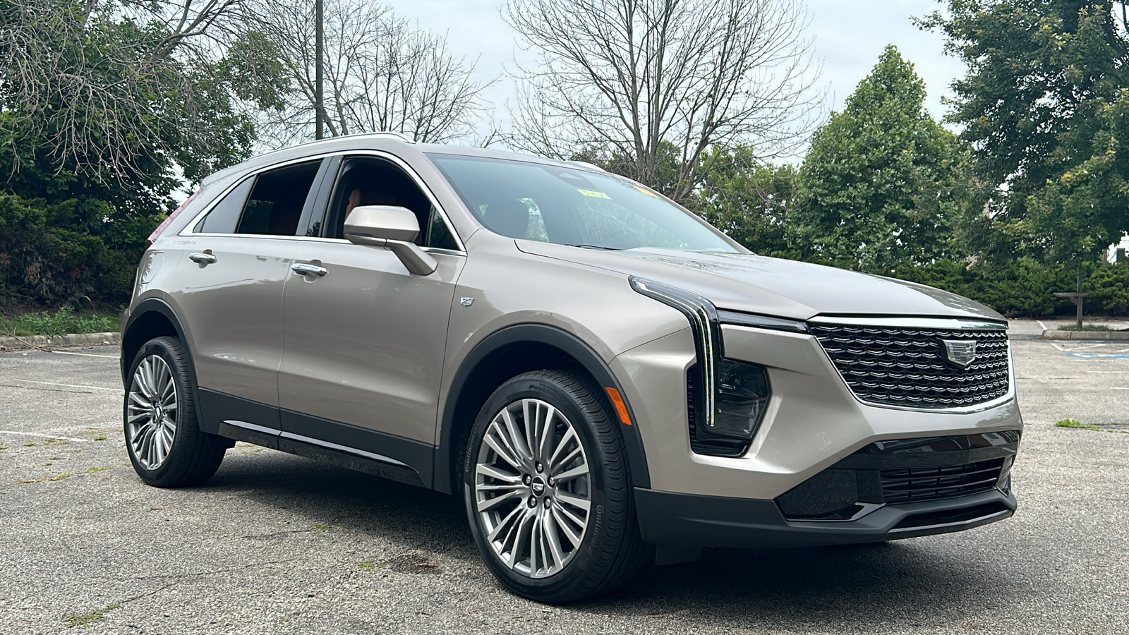 2024 Cadillac XT4 Premium Luxury 2