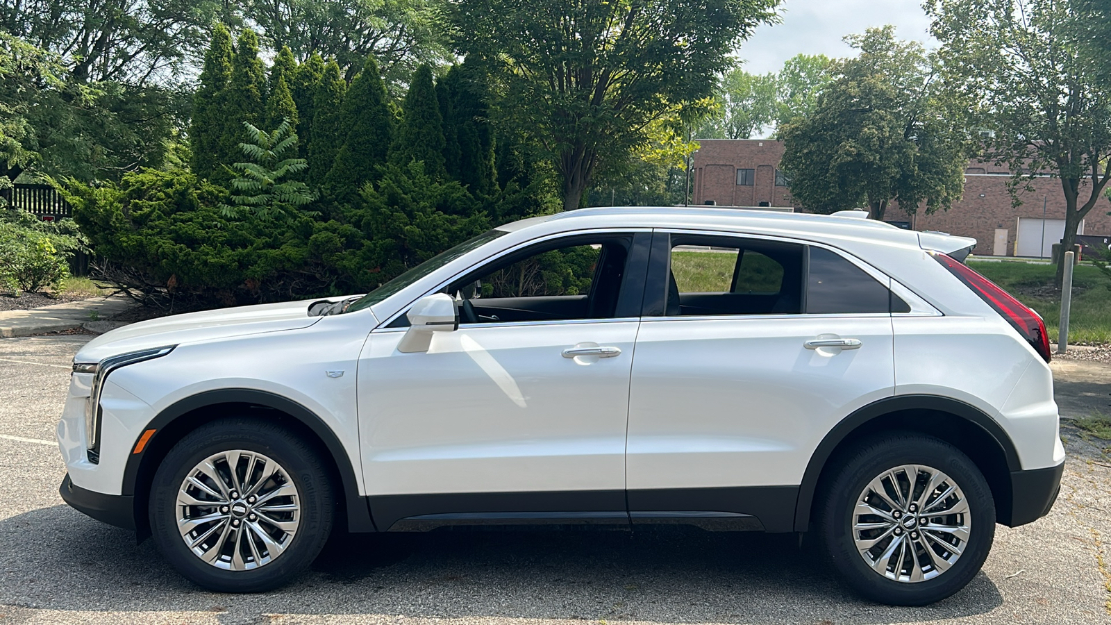 2024 Cadillac XT4 Premium Luxury 16