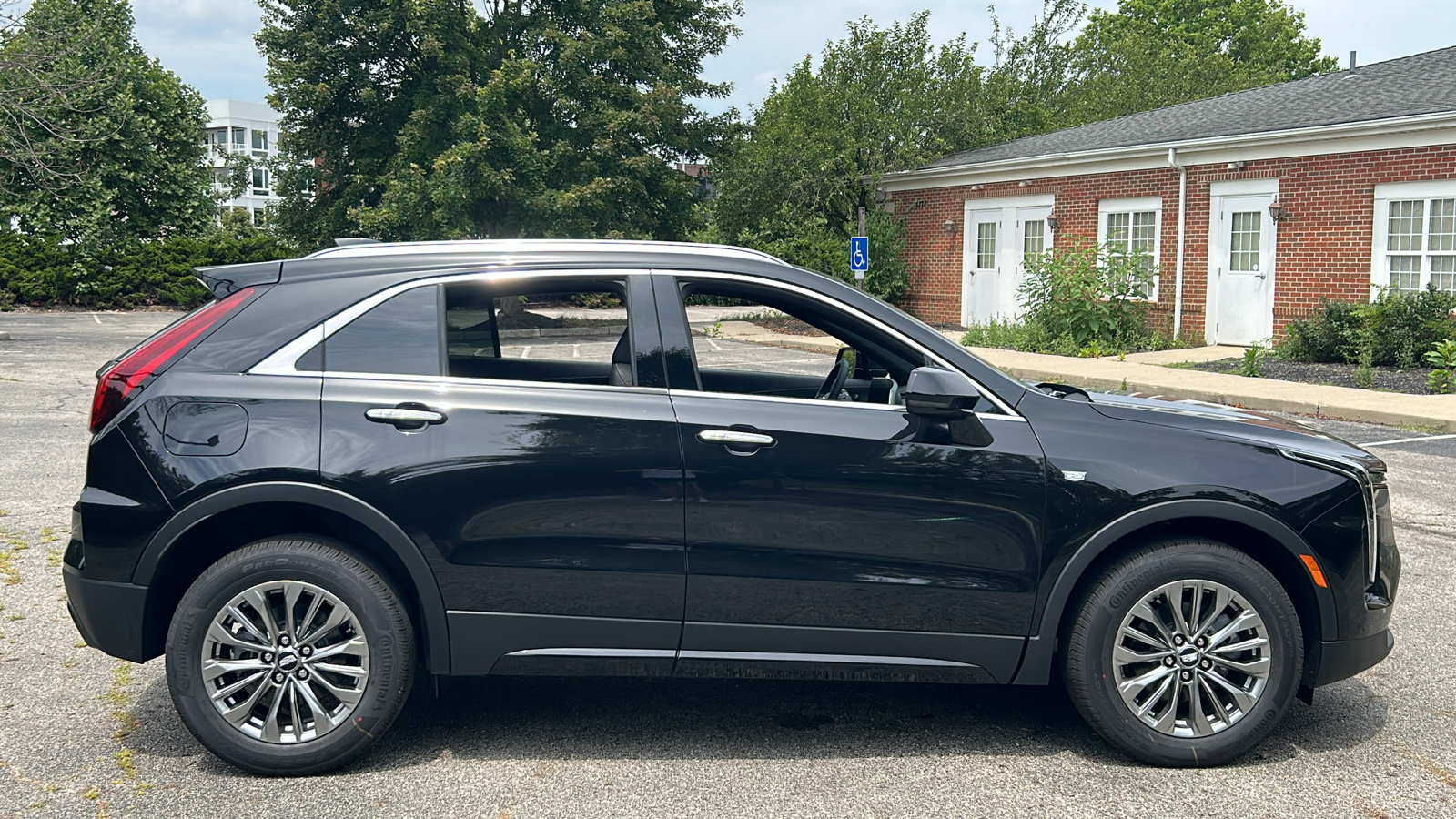 2024 Cadillac XT4 Premium Luxury 3