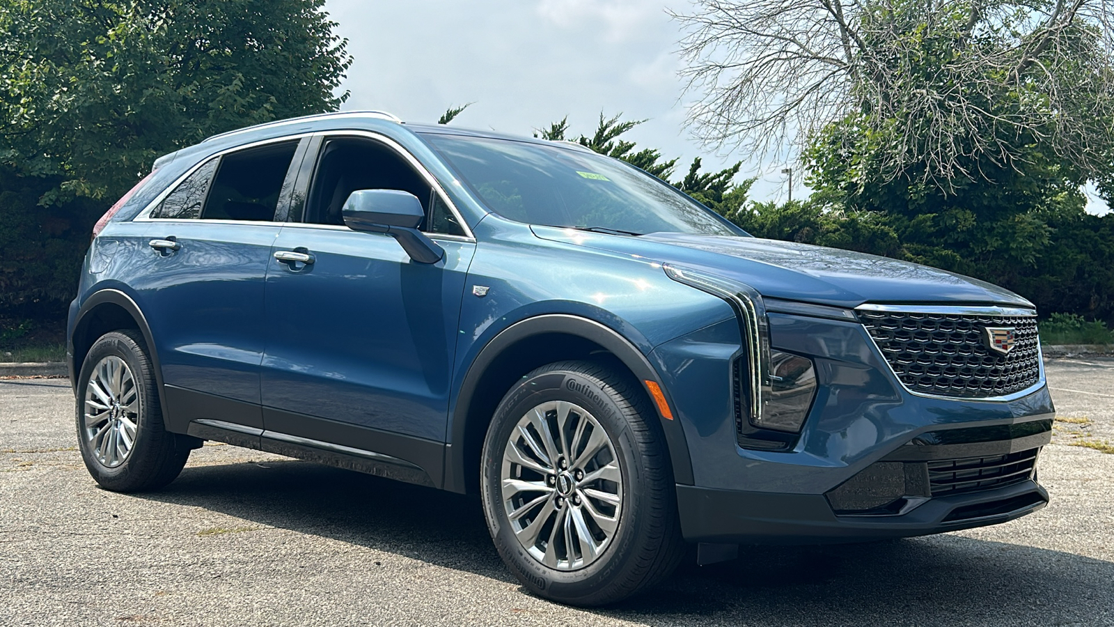 2024 Cadillac XT4 Premium Luxury 2