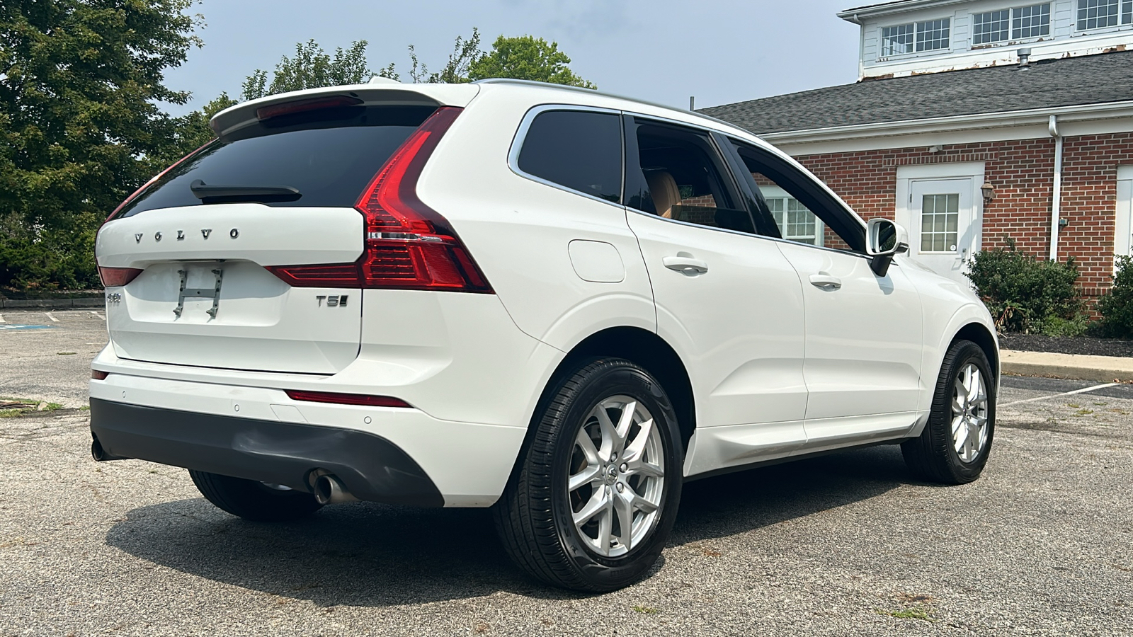 2020 Volvo XC60 T5 Momentum 10