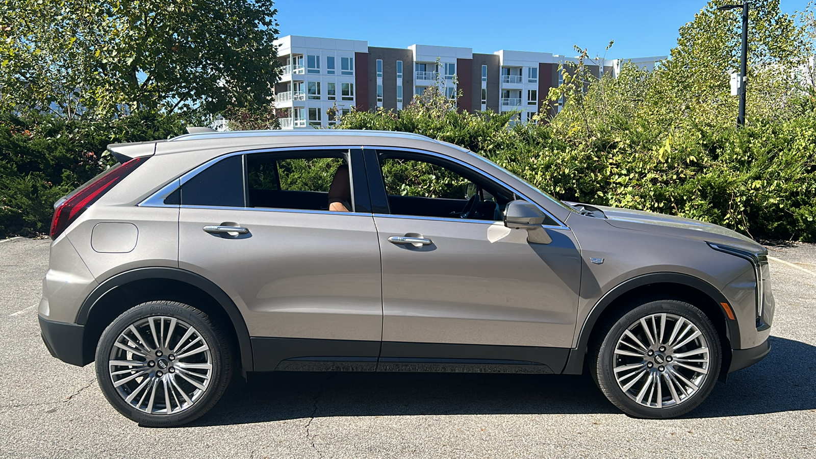 2025 Cadillac XT4 Premium Luxury 3