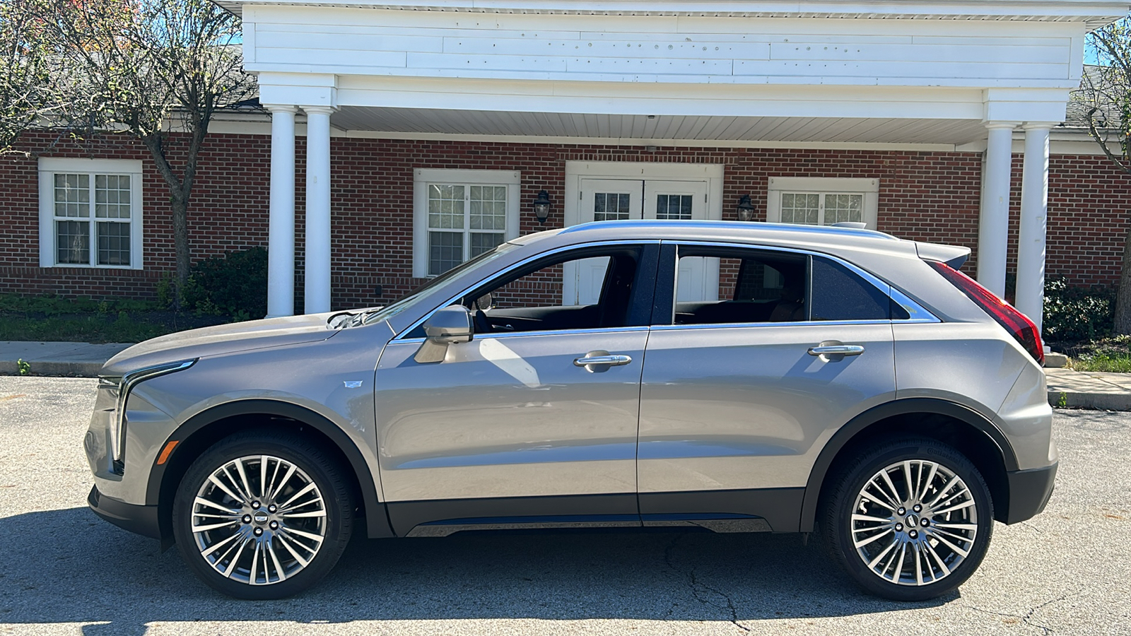 2025 Cadillac XT4 Premium Luxury 16