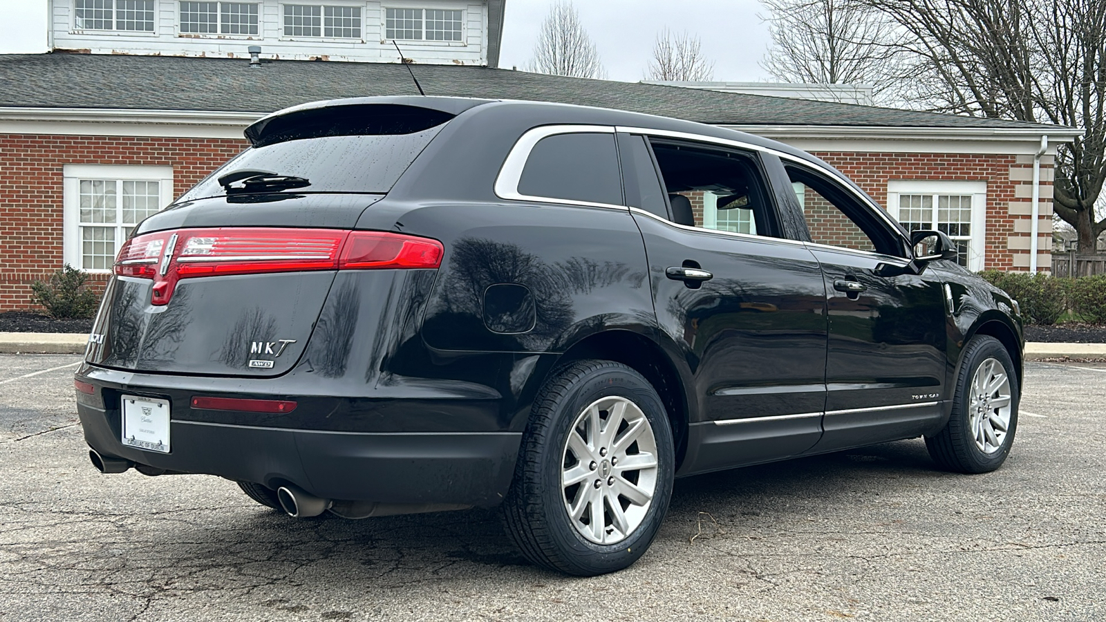 2018 Lincoln MKT Livery 10