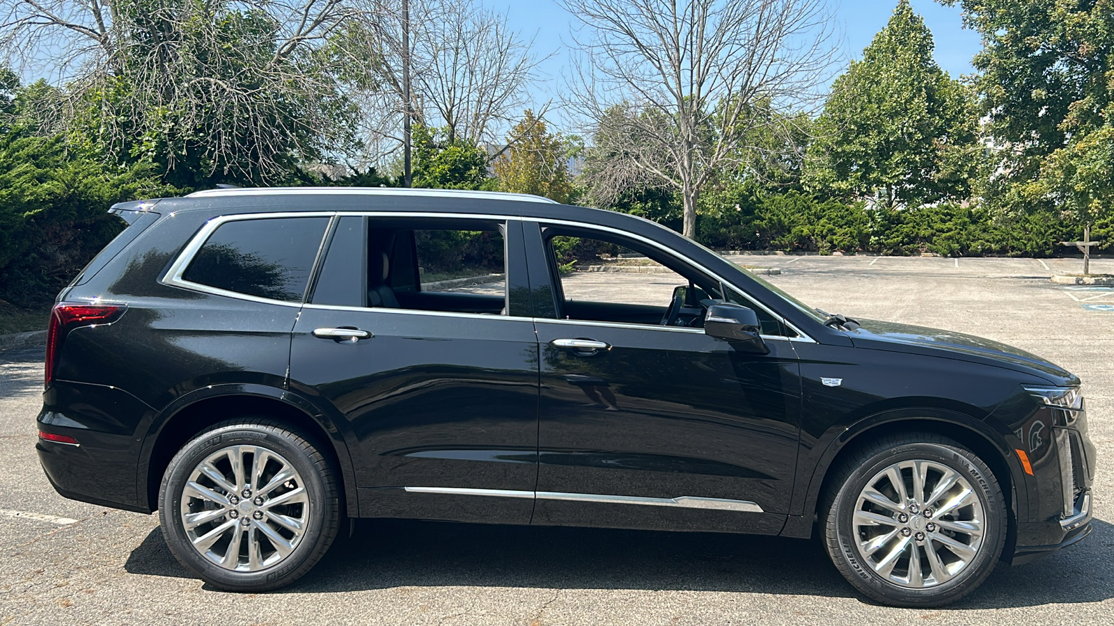 2025 Cadillac XT6 Premium Luxury 3