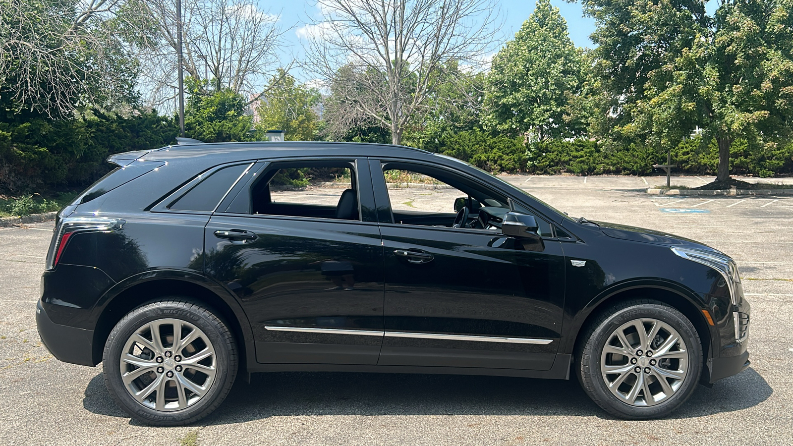 2021 Cadillac XT5 Sport 3