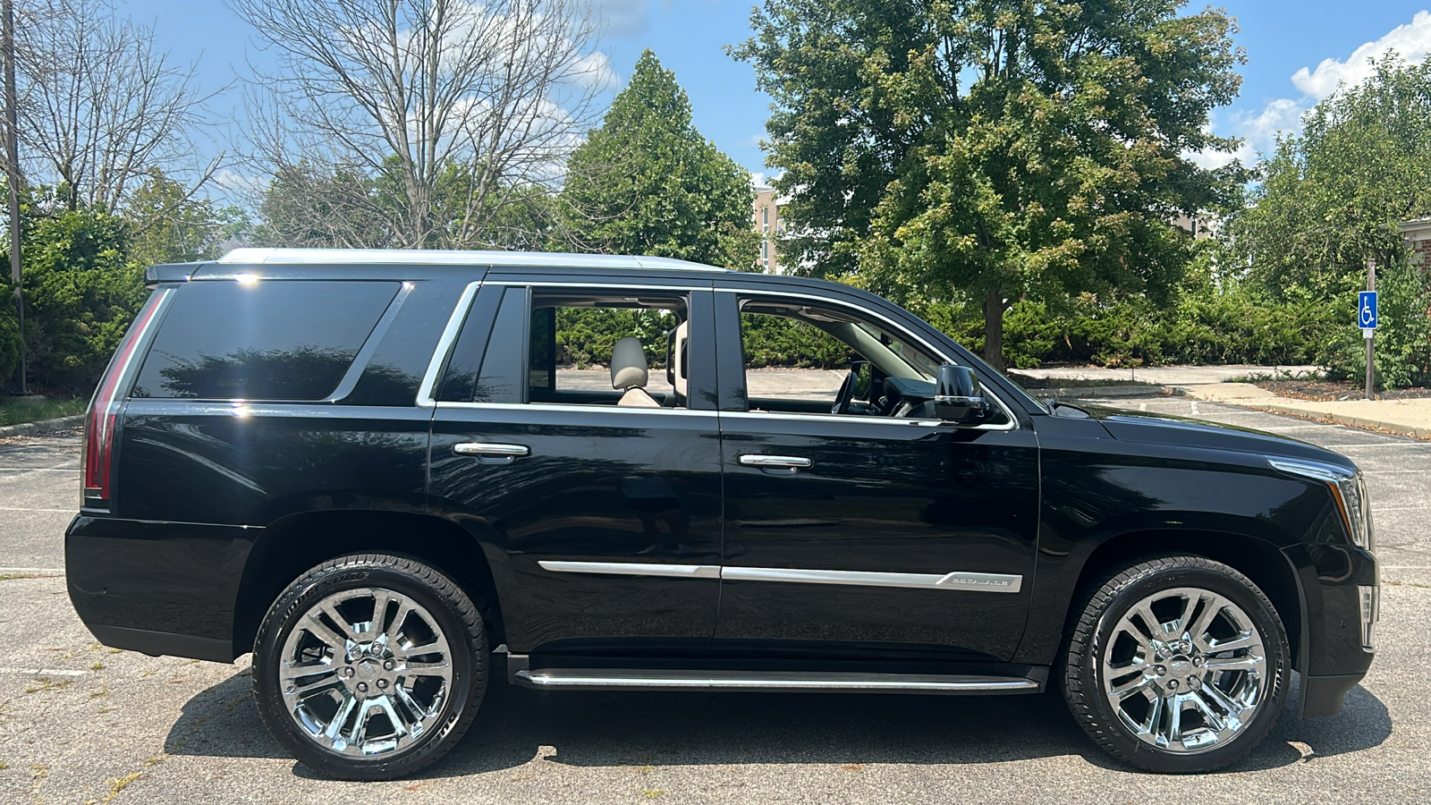 2020 Cadillac Escalade Premium Luxury 3