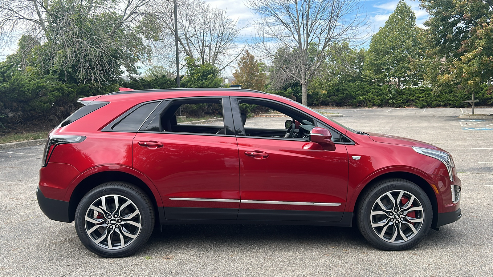 2025 Cadillac XT5 Sport 3