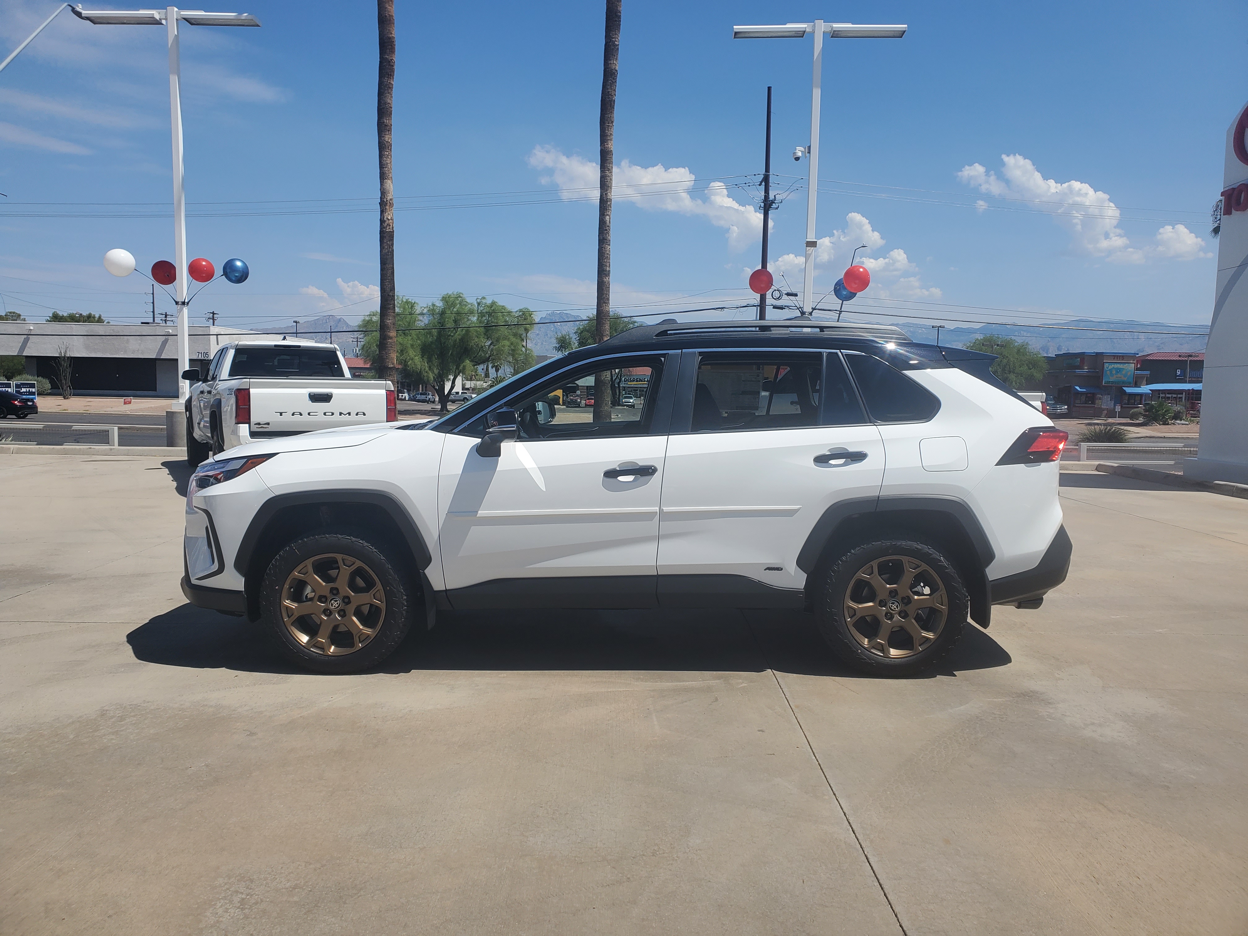 2024 Toyota RAV4 Hybrid XLE 3