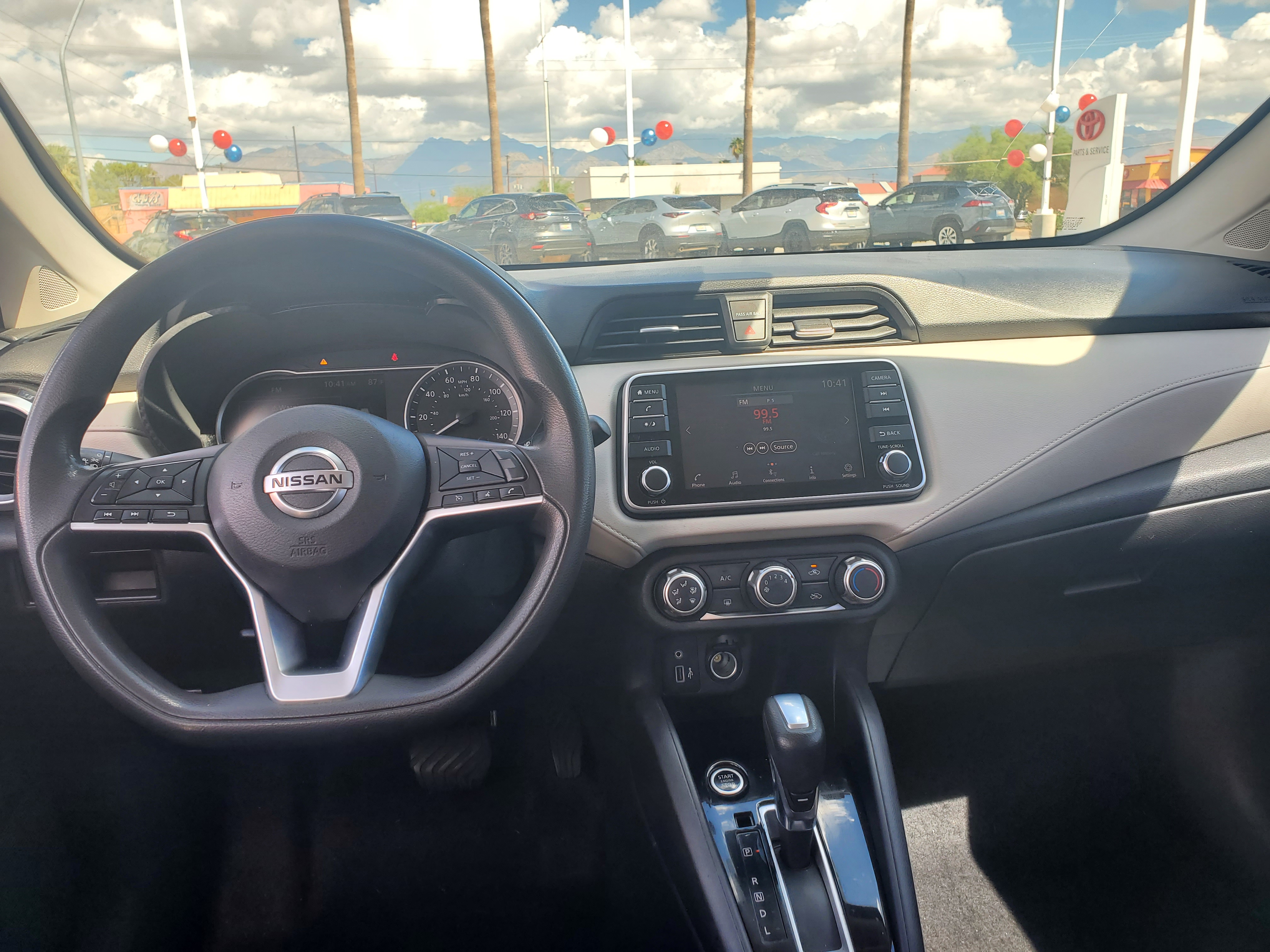 2021 Nissan Versa 1.6 SV 4