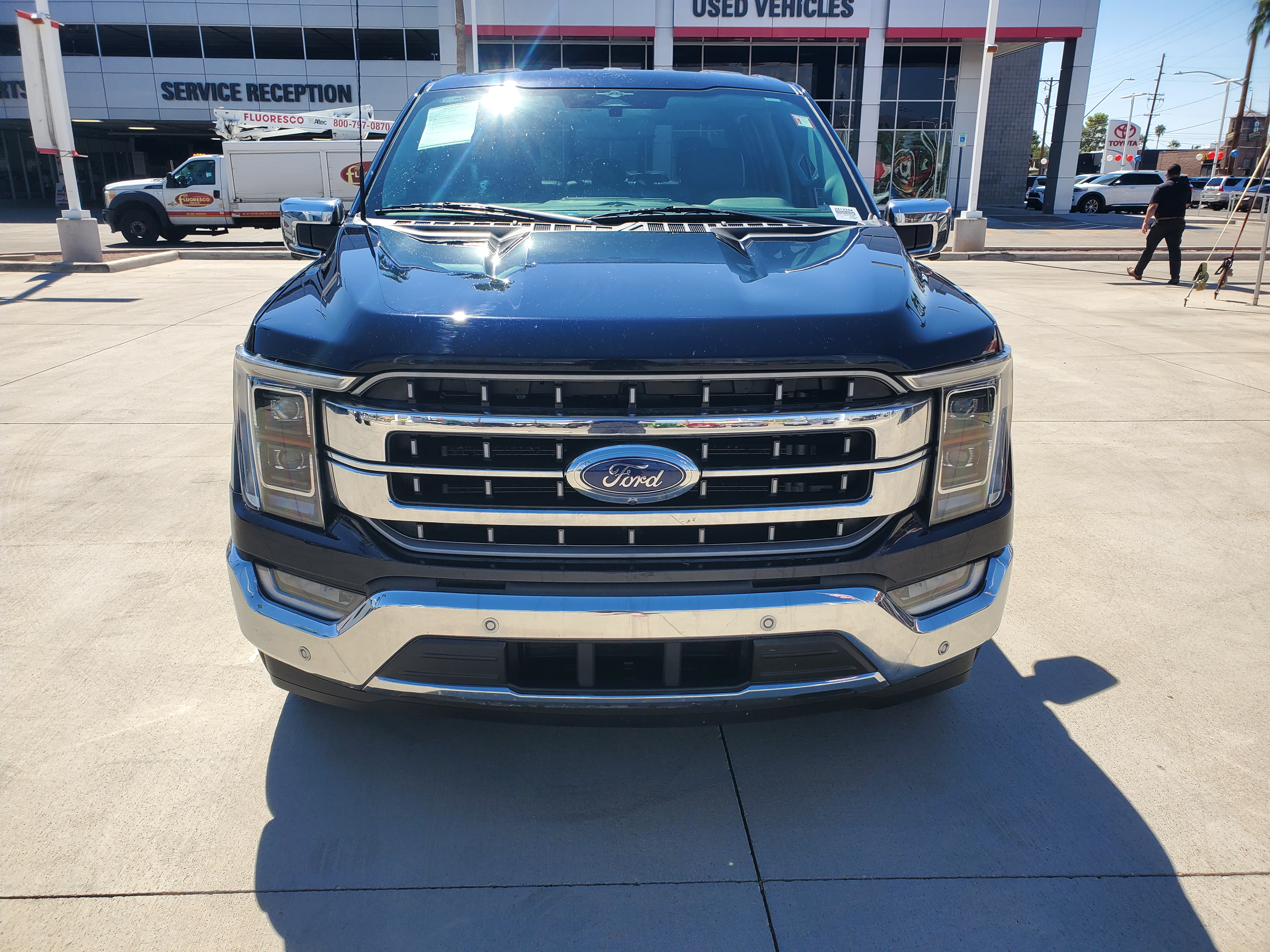 2023 Ford F-150 Lariat 2