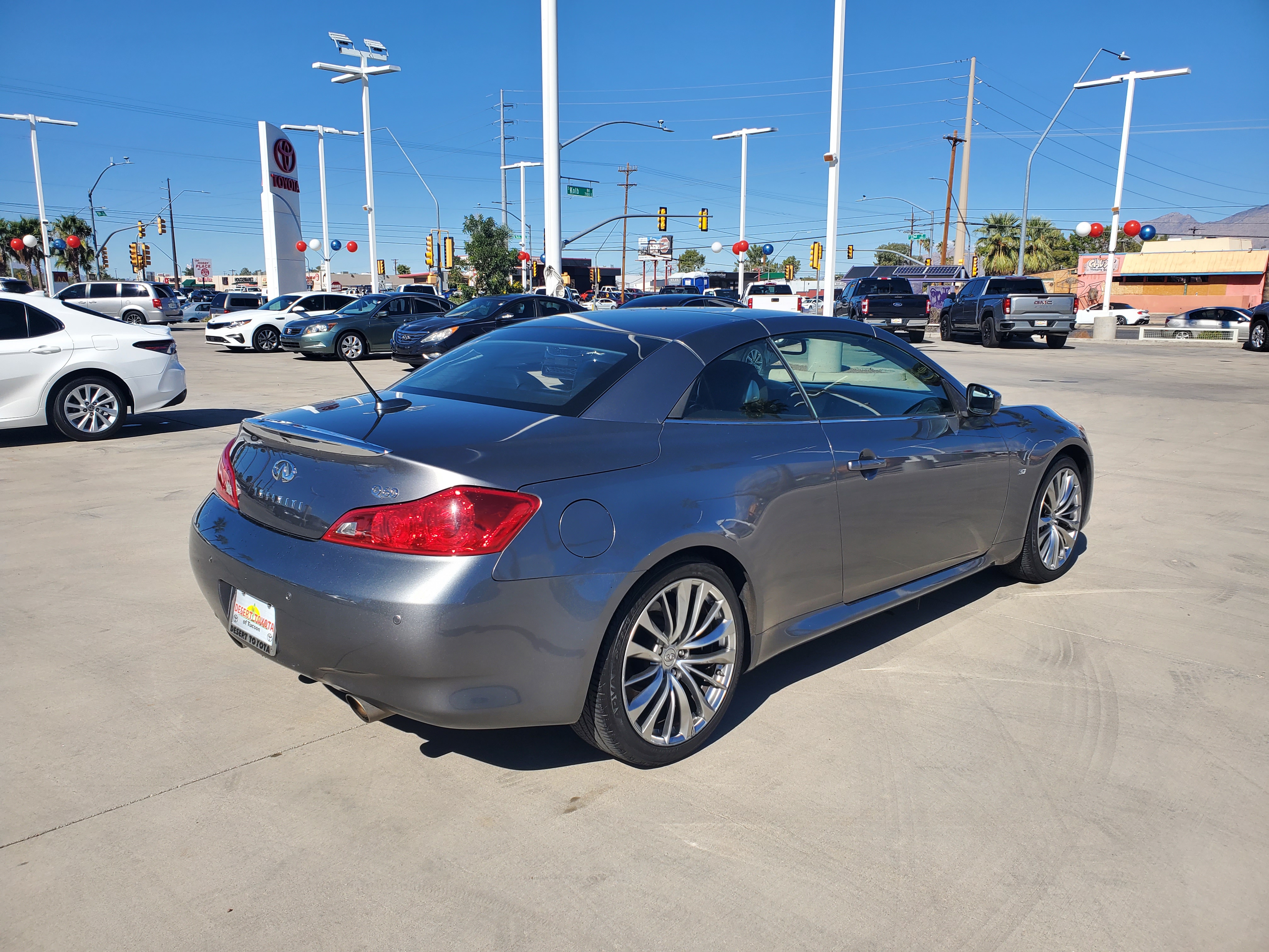 2015 INFINITI Q60 Base 19