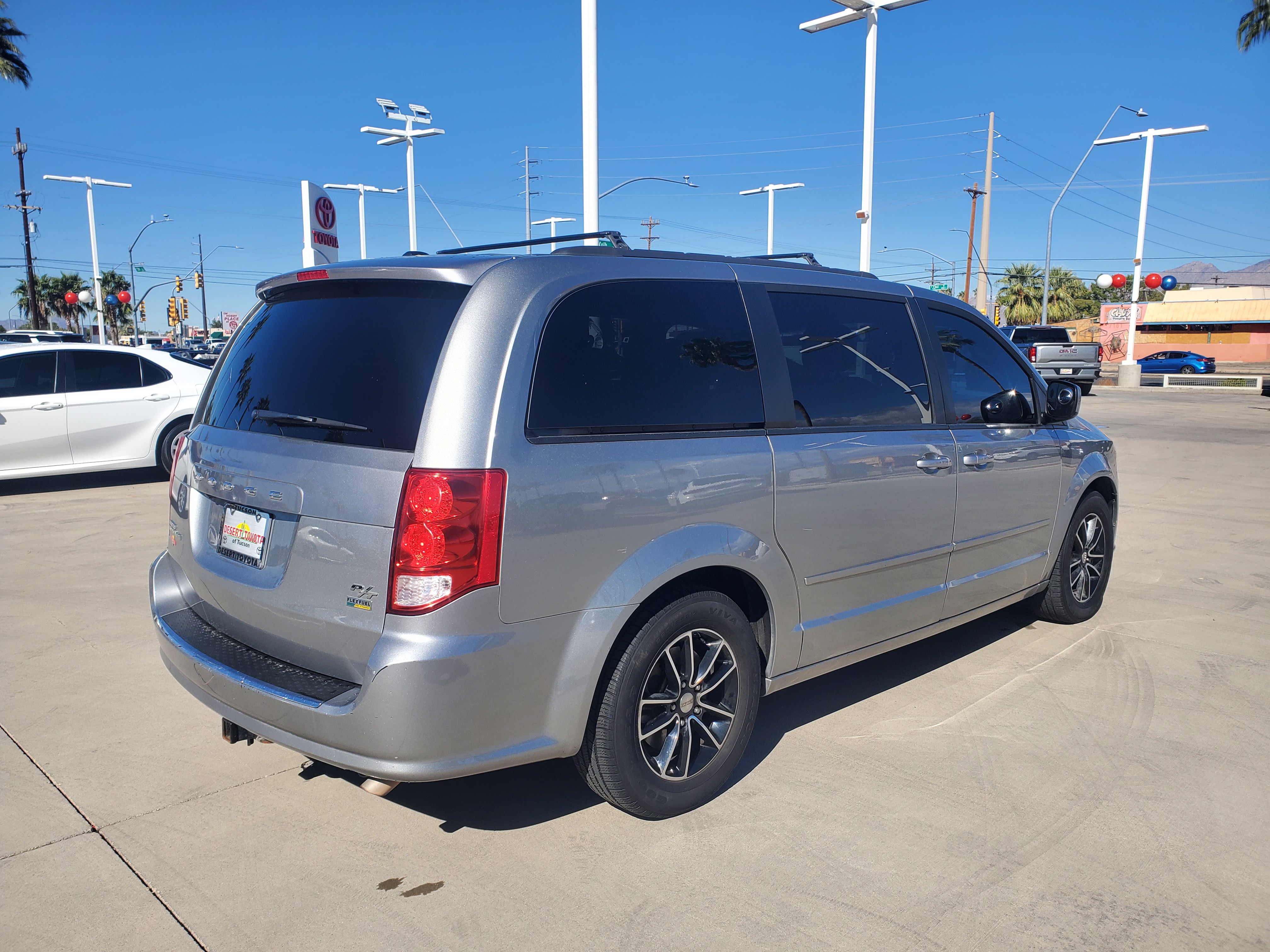 2016 Dodge Grand Caravan R/T 18