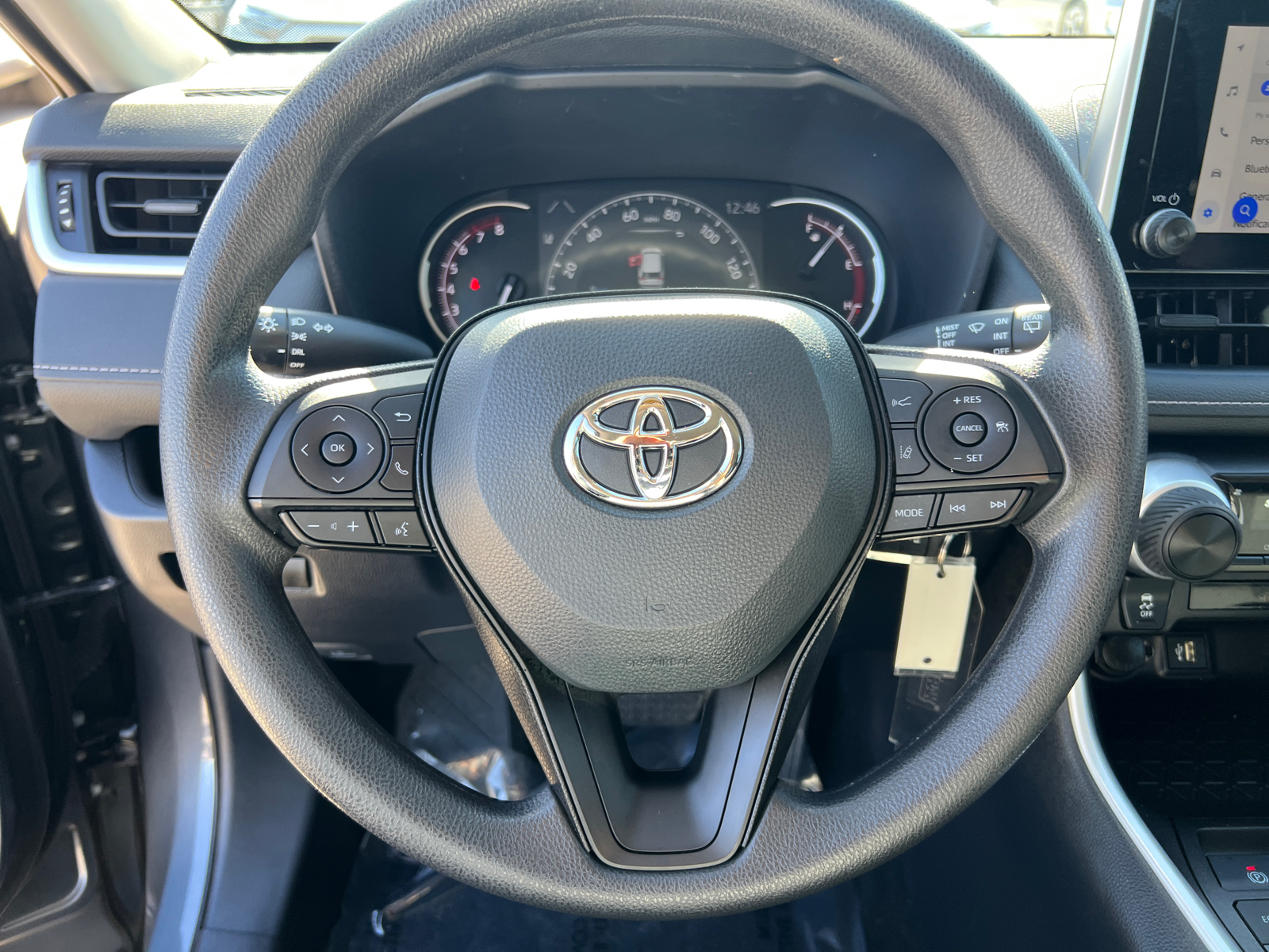 2023 Toyota RAV4 LE 8