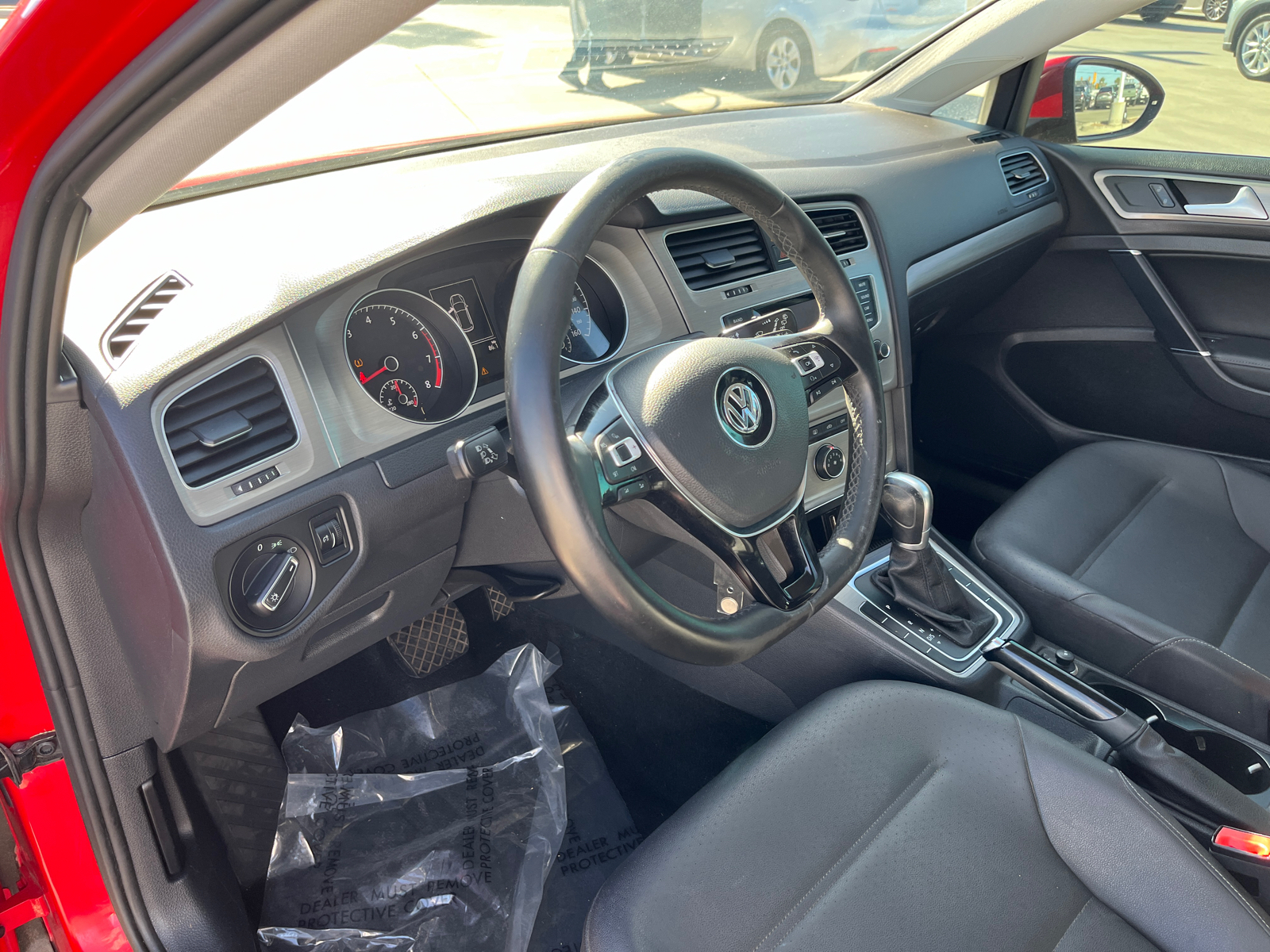 2015 Volkswagen Golf TSI S 4-Door 12