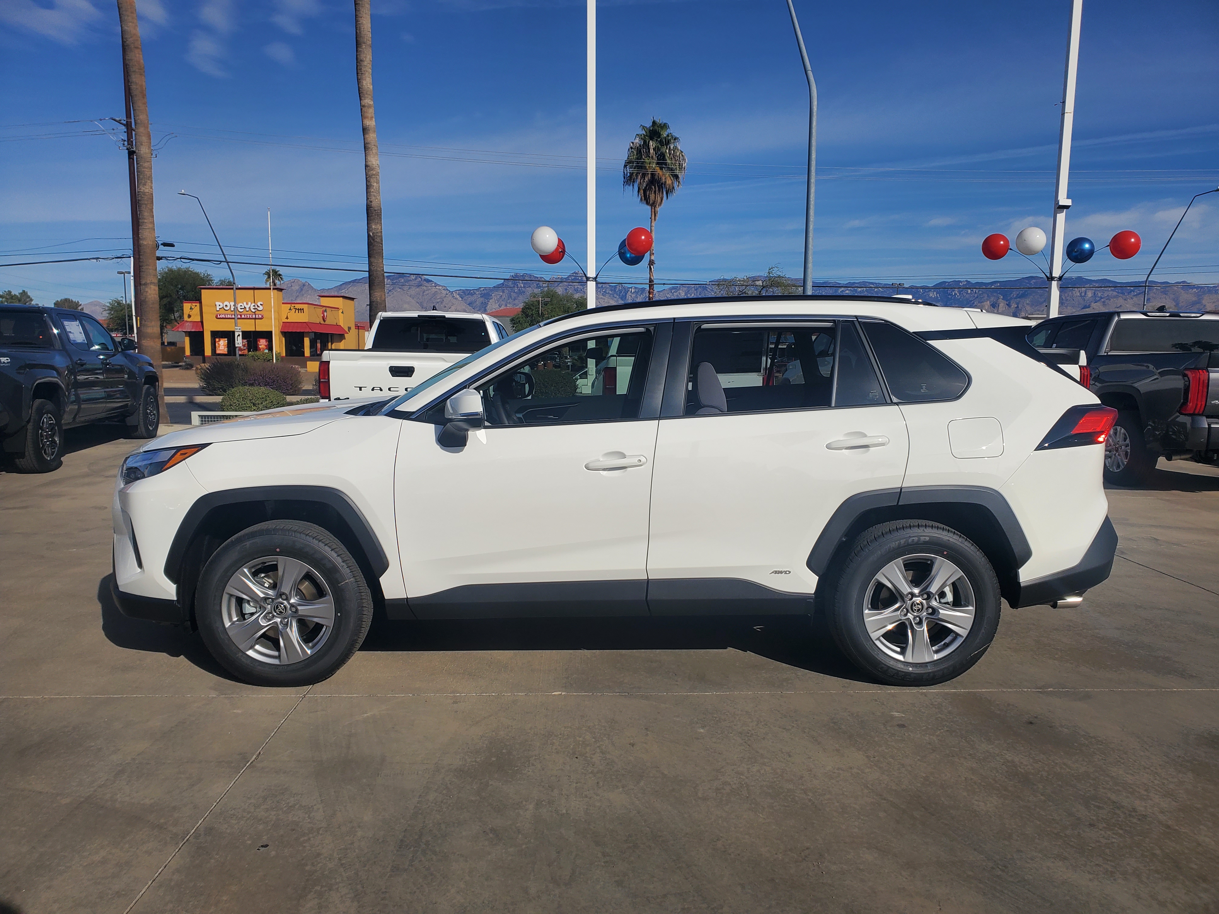 2024 Toyota RAV4 Hybrid XLE 3