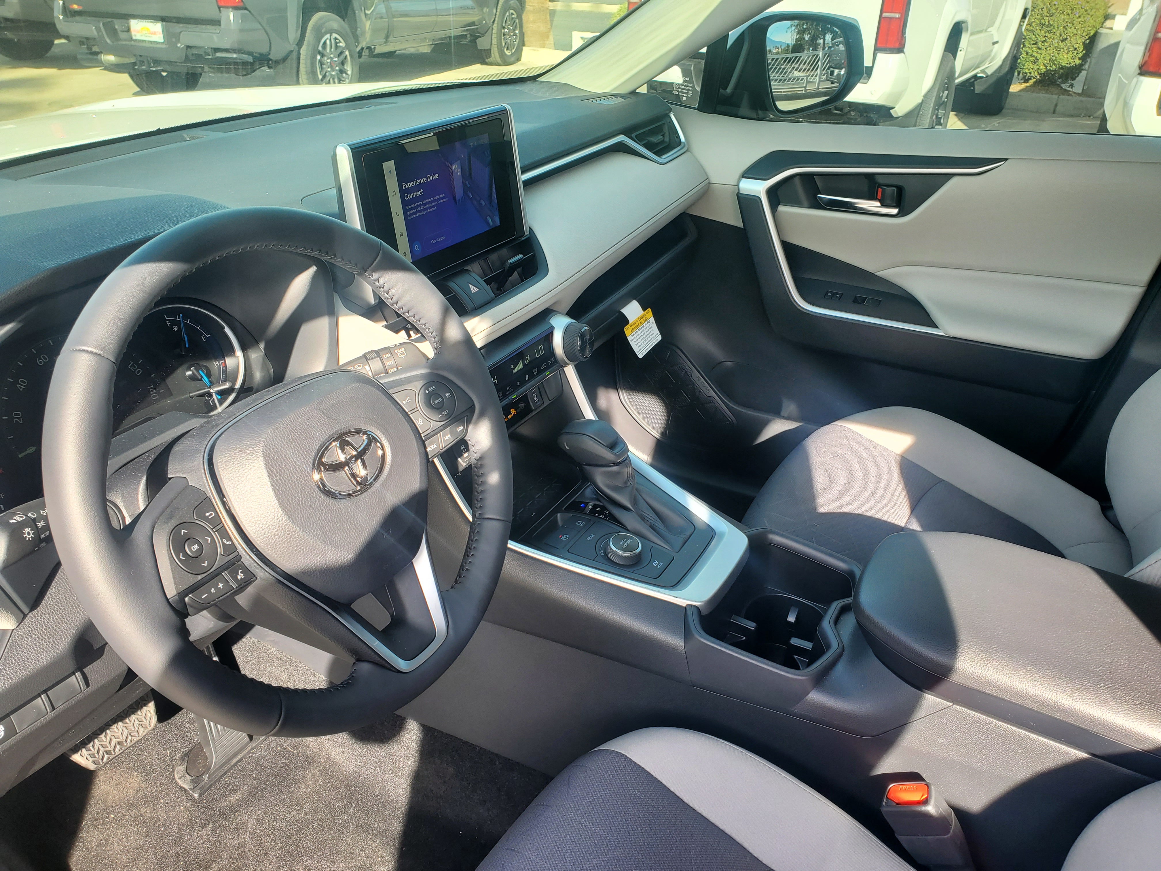 2024 Toyota RAV4 Hybrid XLE 14