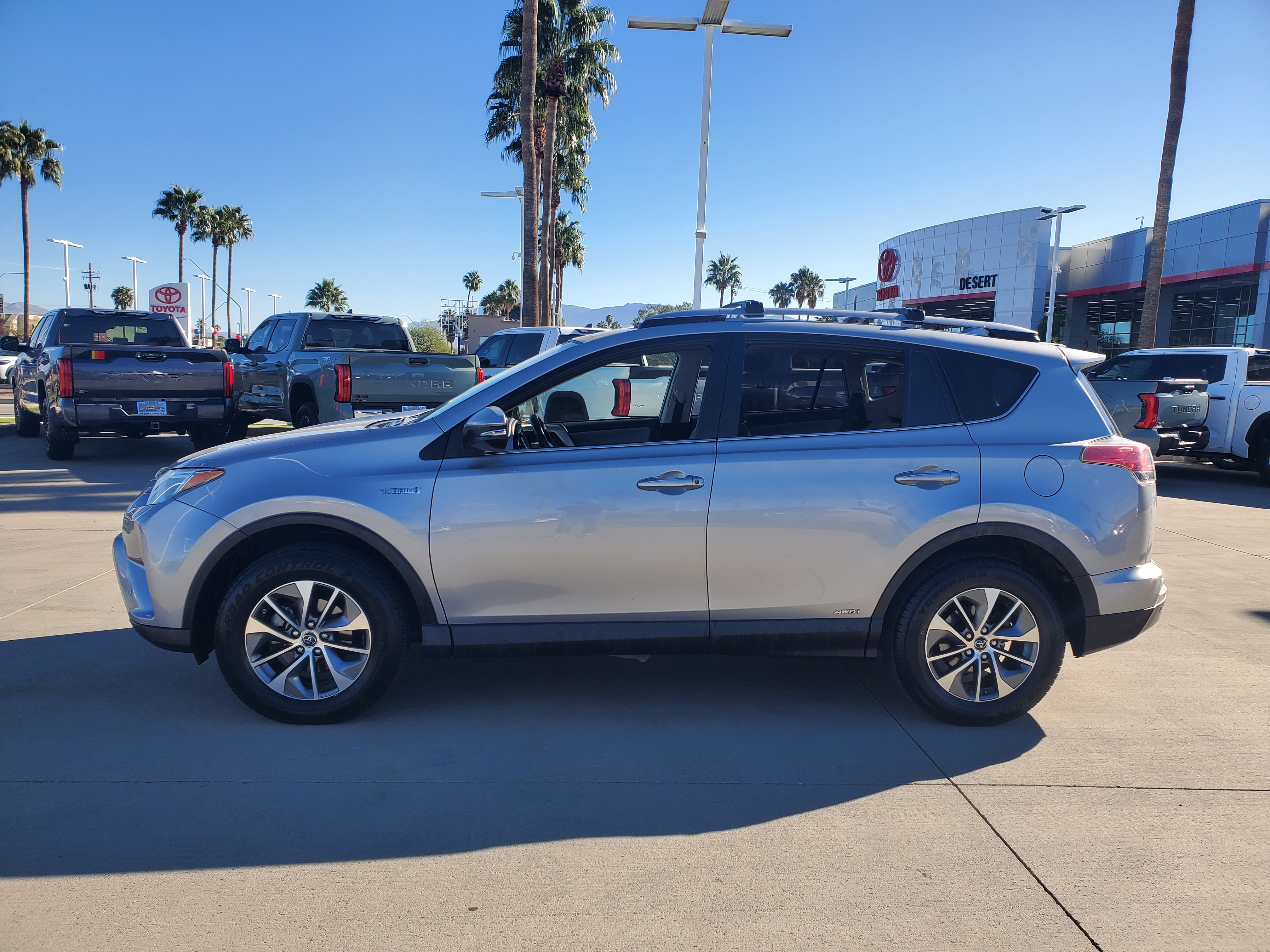 2017 Toyota RAV4 Hybrid LE Plus 3