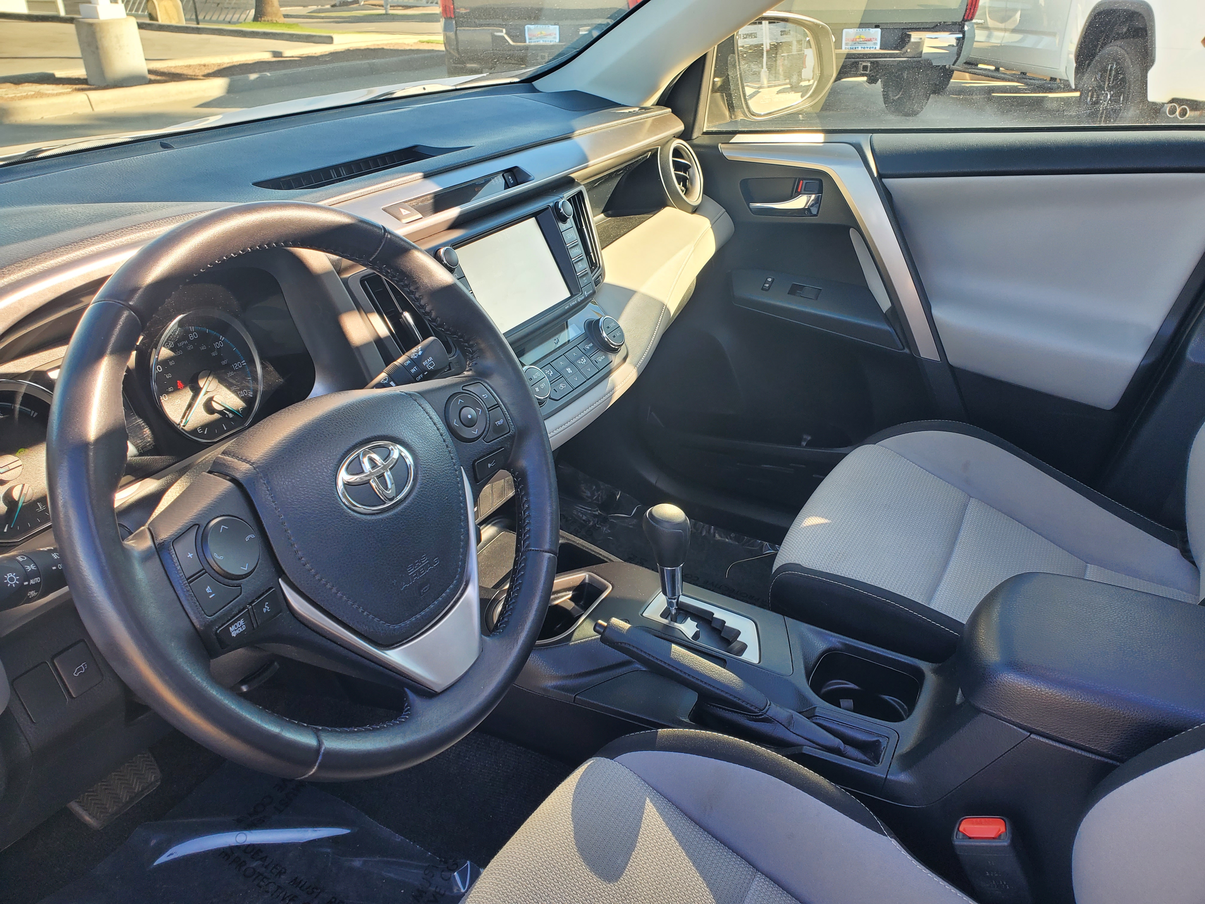 2017 Toyota RAV4 Hybrid LE Plus 14