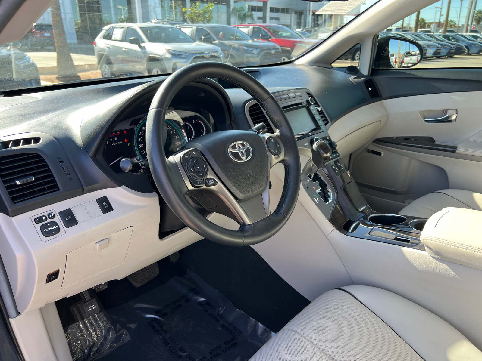 2015 Toyota Venza XLE 17