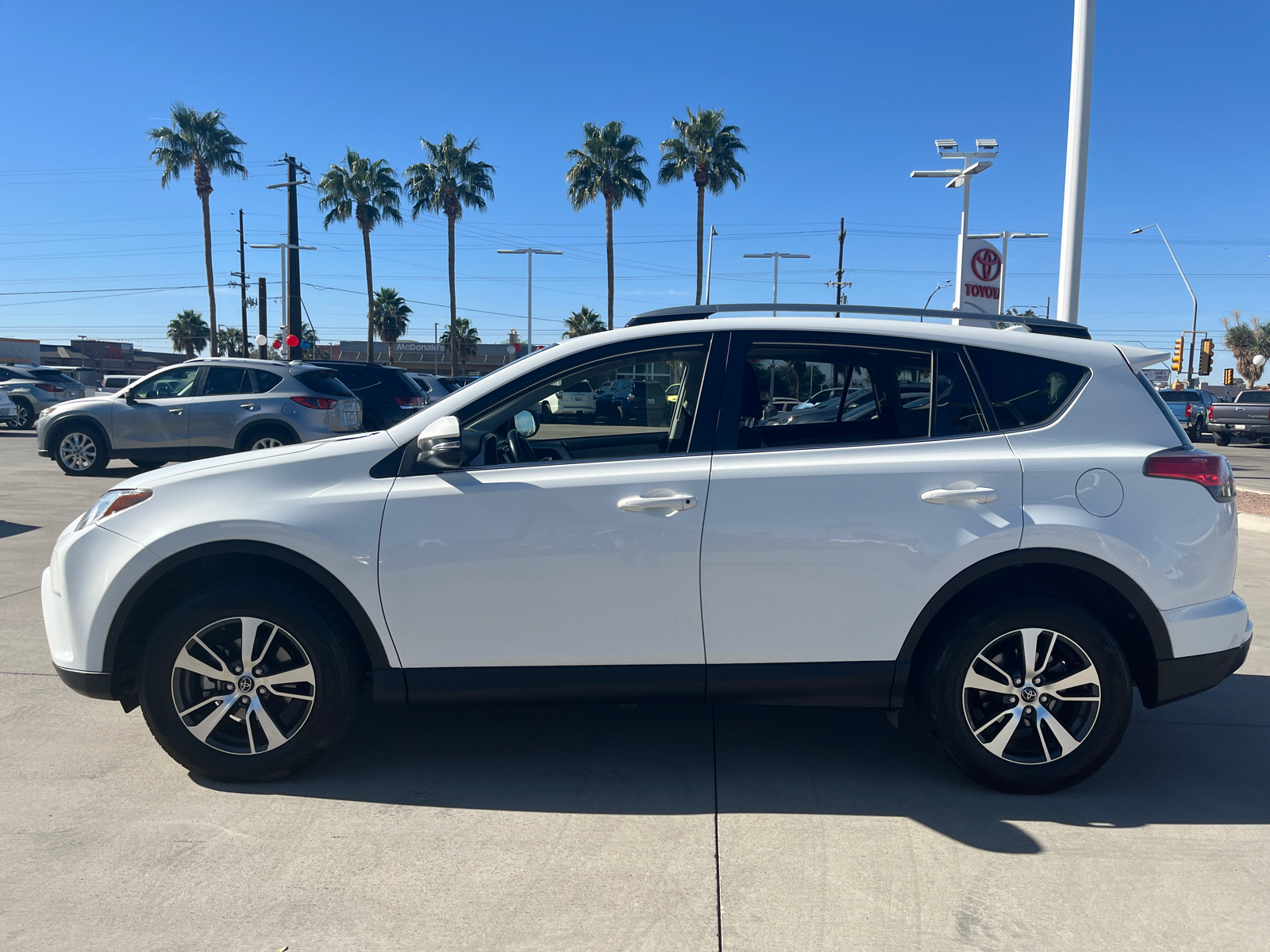 2018 Toyota RAV4 XLE 3