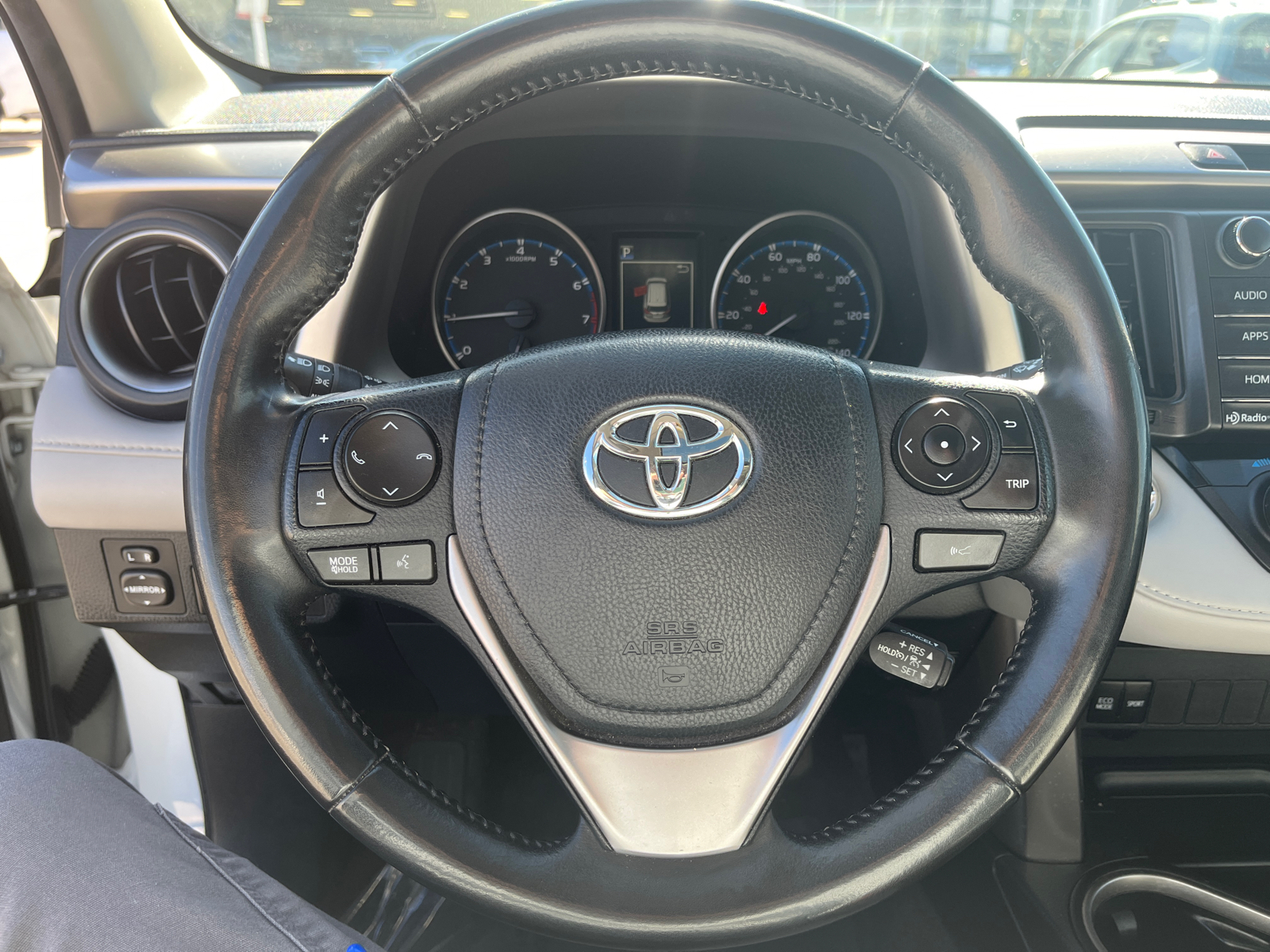 2018 Toyota RAV4 XLE 8