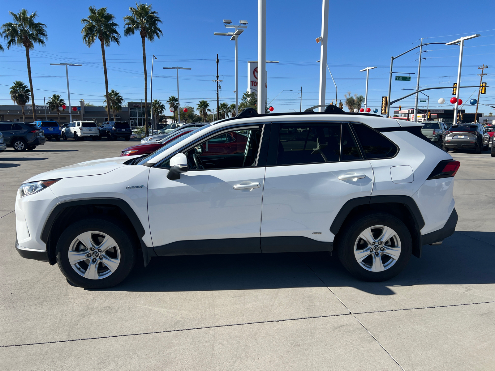 2019 Toyota RAV4 Hybrid XLE 3