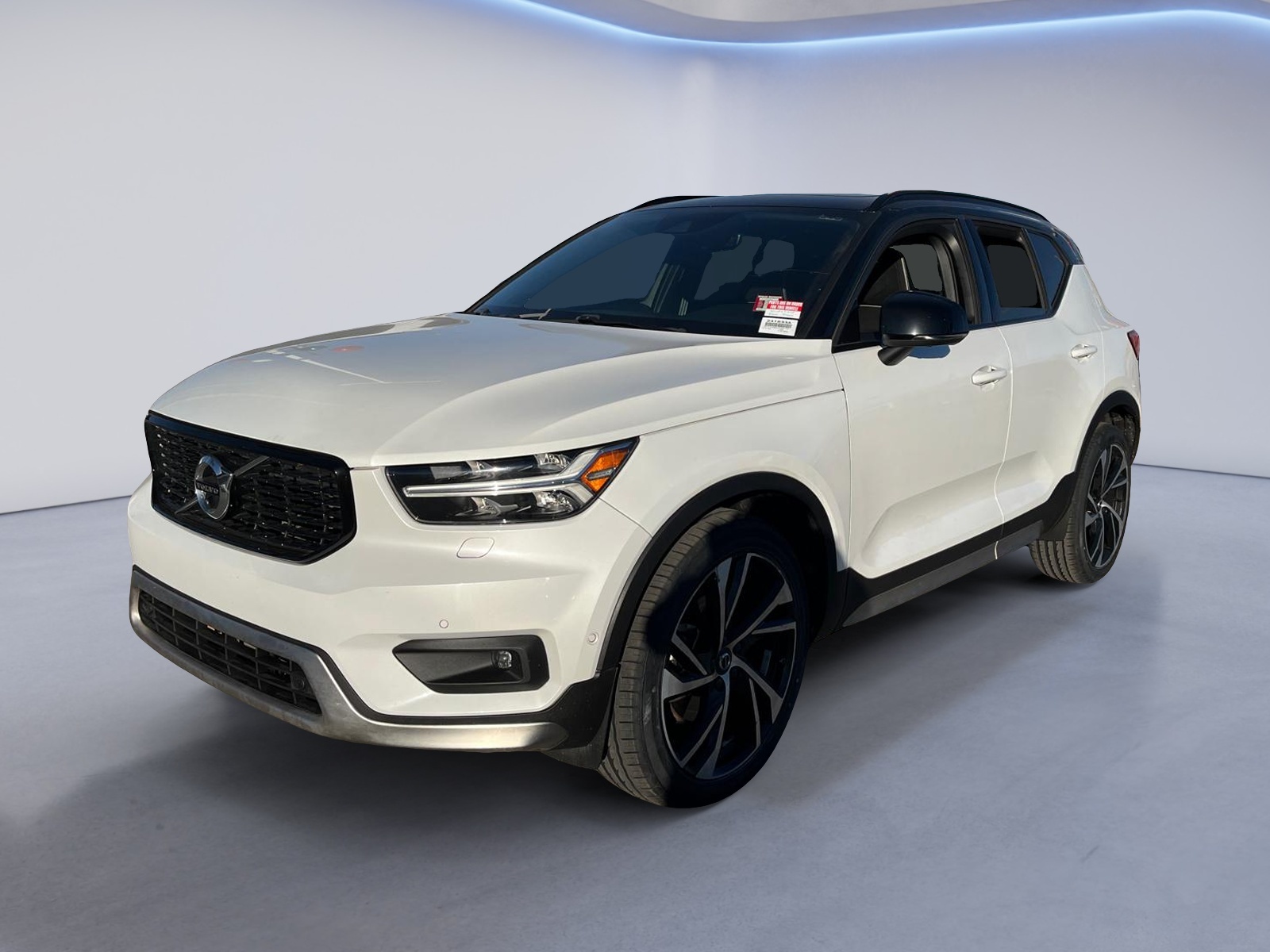 2020 Volvo XC40 R-Design 1