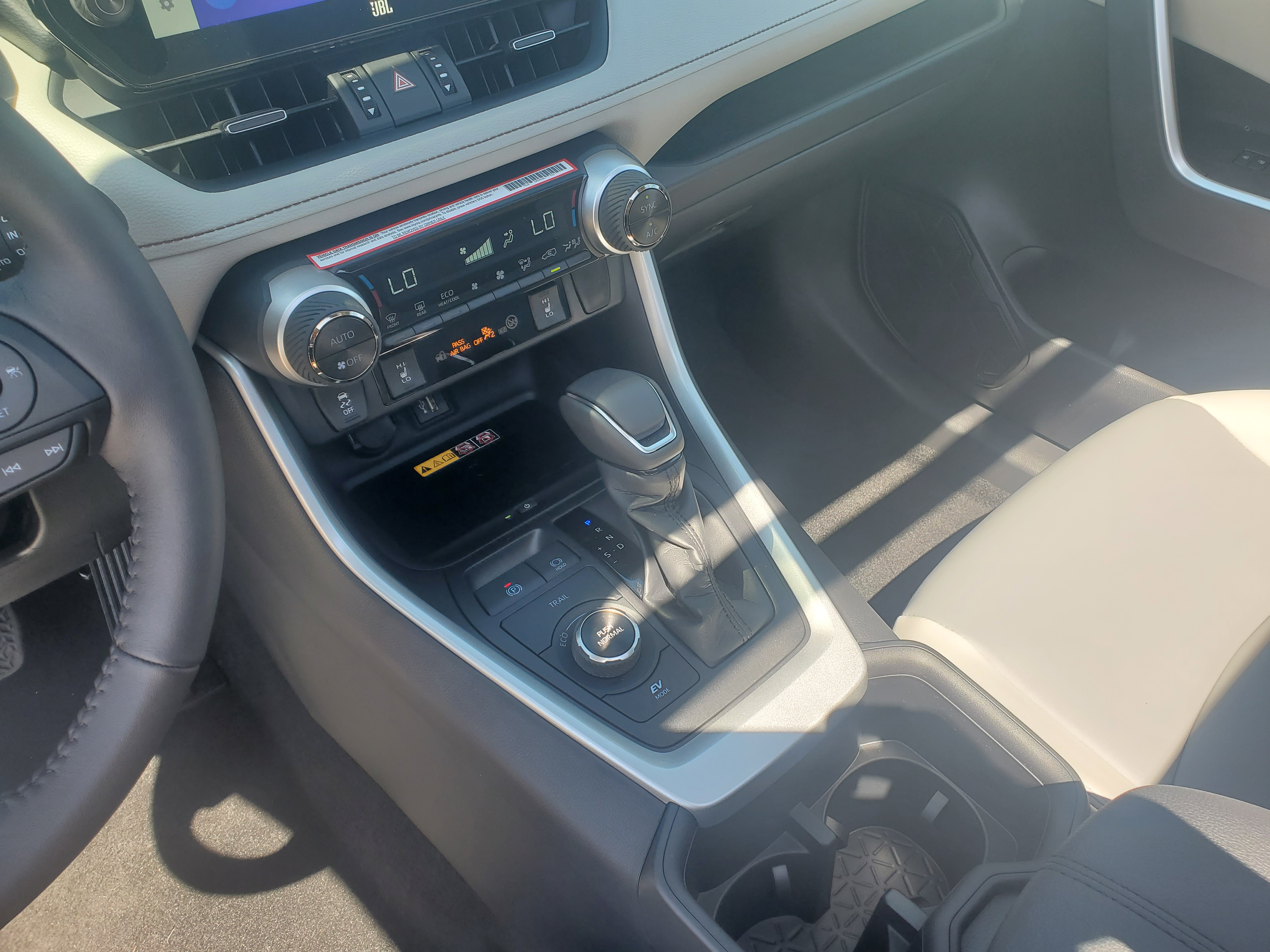 2024 Toyota RAV4 Hybrid XLE Premium 14