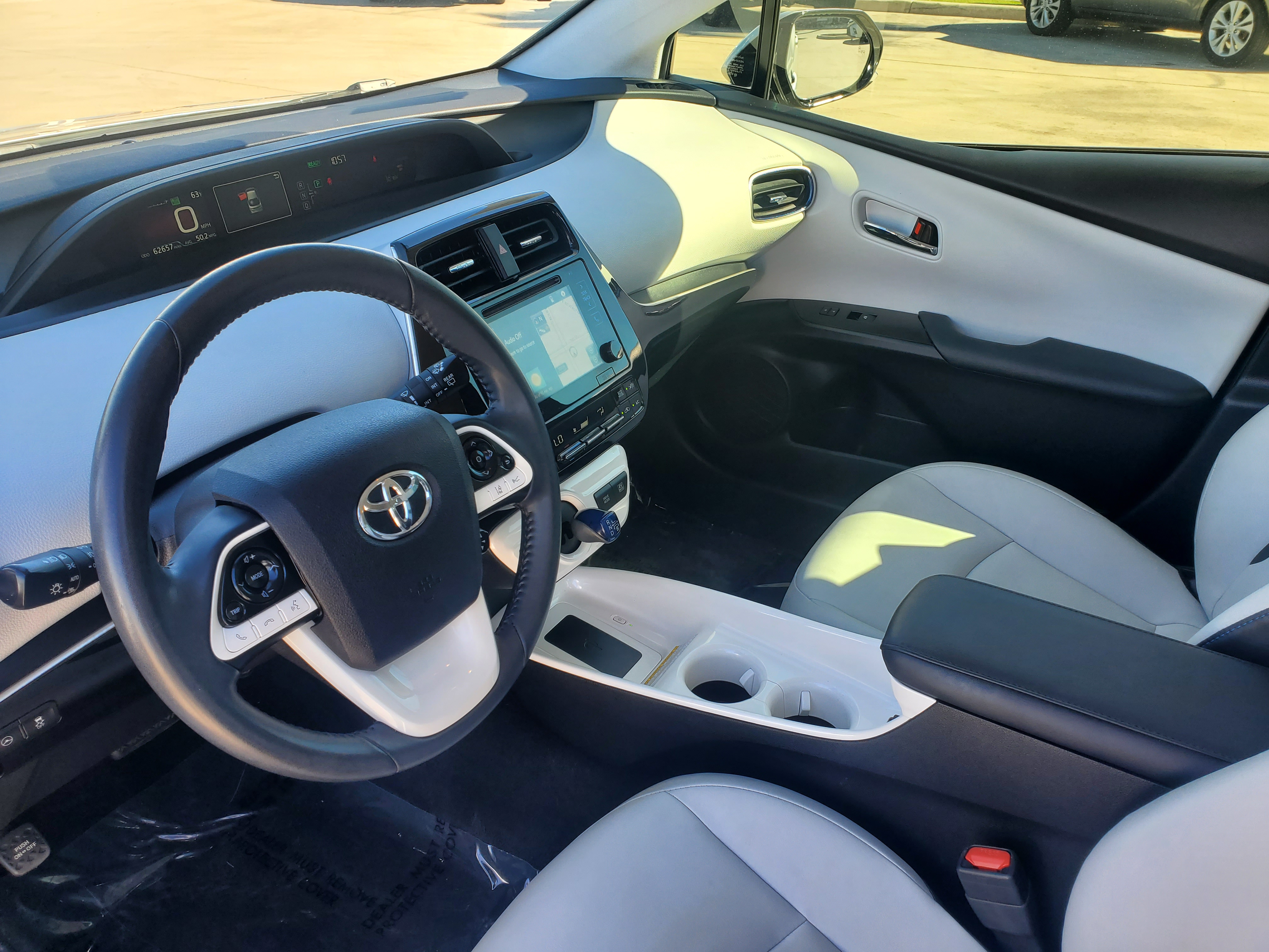 2018 Toyota Prius Three Touring 12