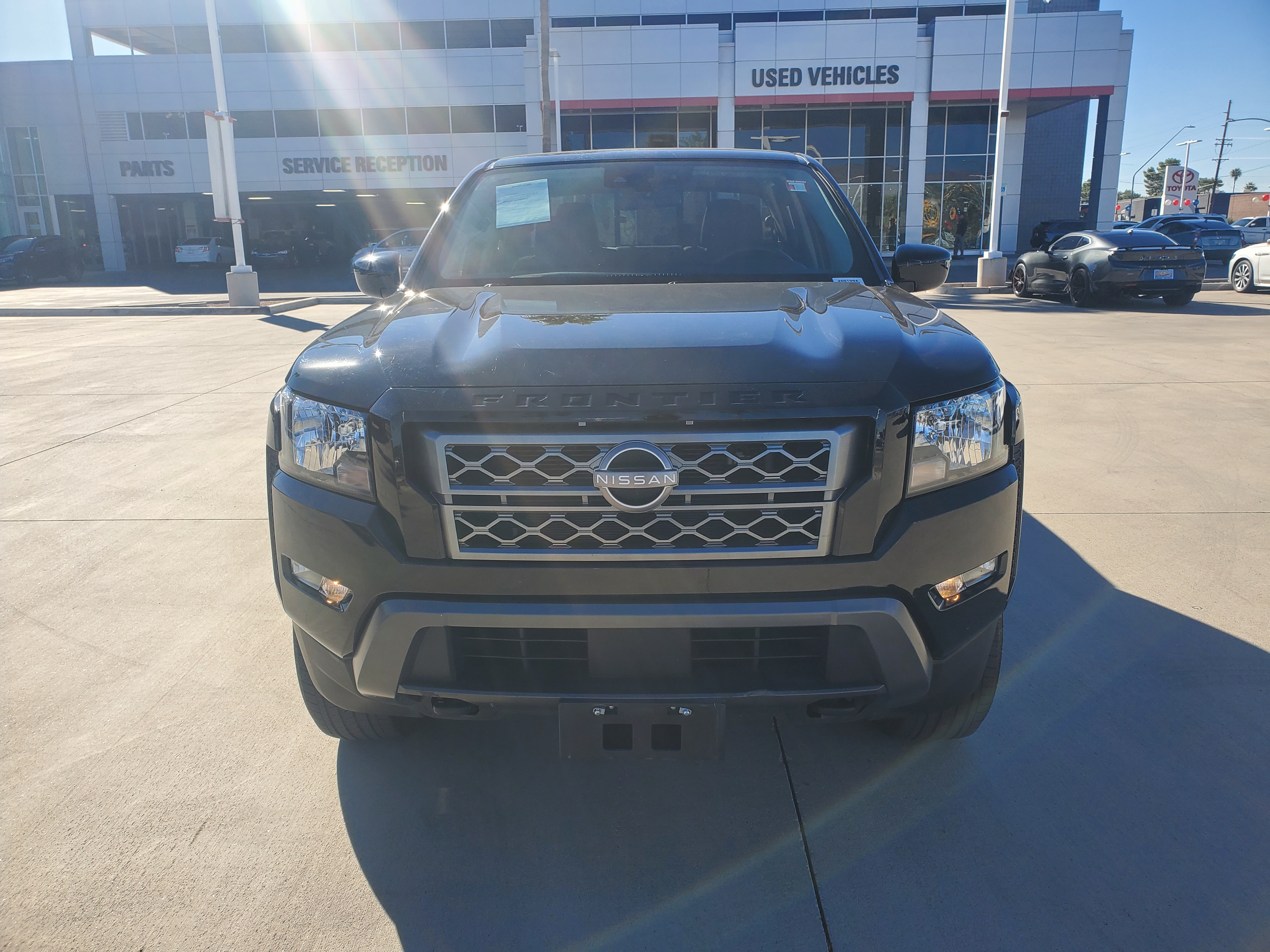 2022 Nissan Frontier SV 2