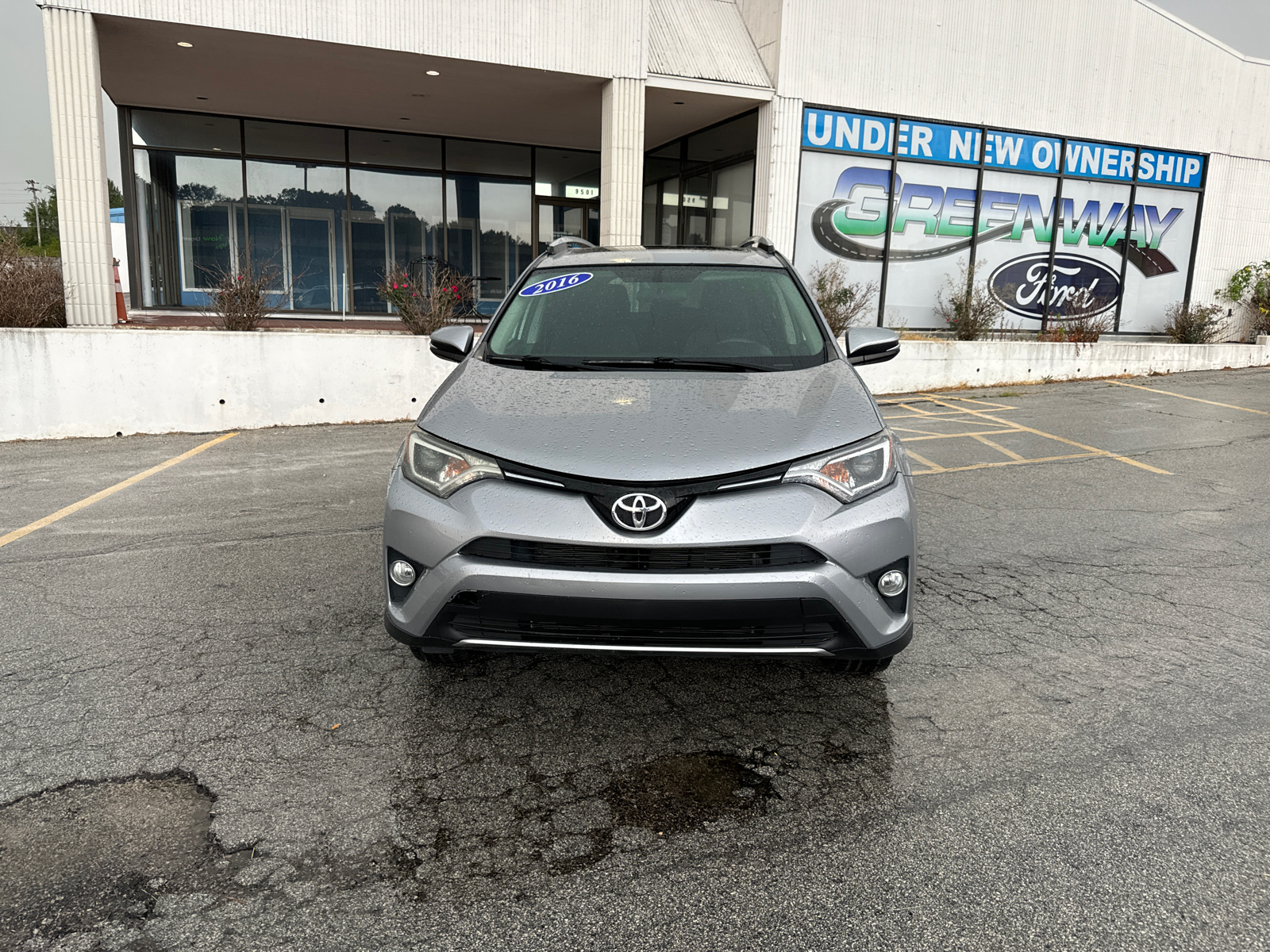 2016 Toyota RAV4 XLE 2