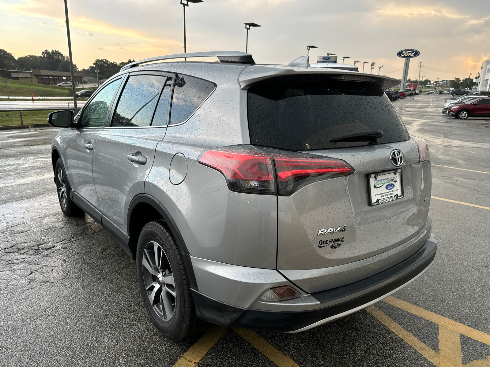 2016 Toyota RAV4 XLE 29