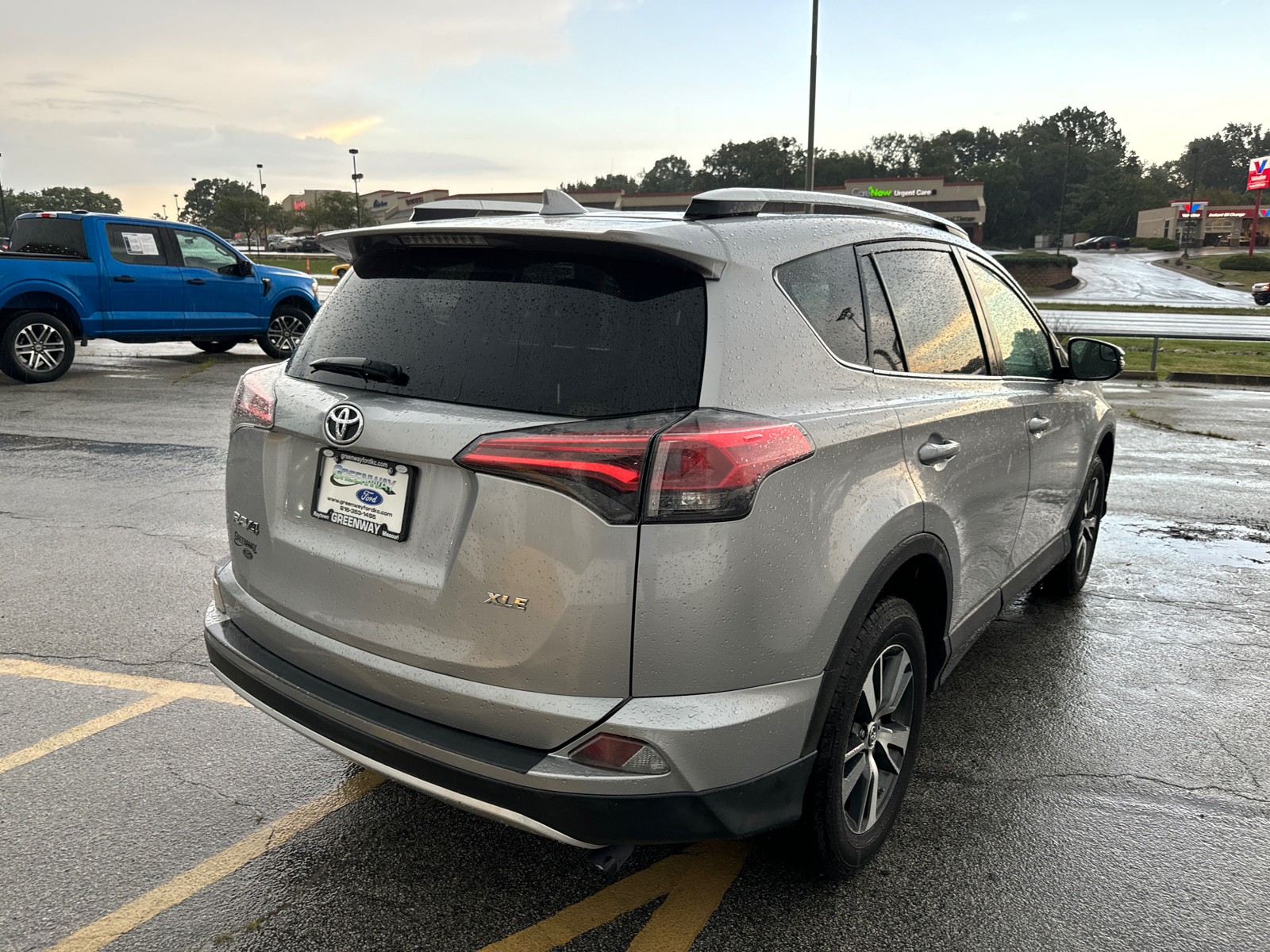 2016 Toyota RAV4 XLE 31