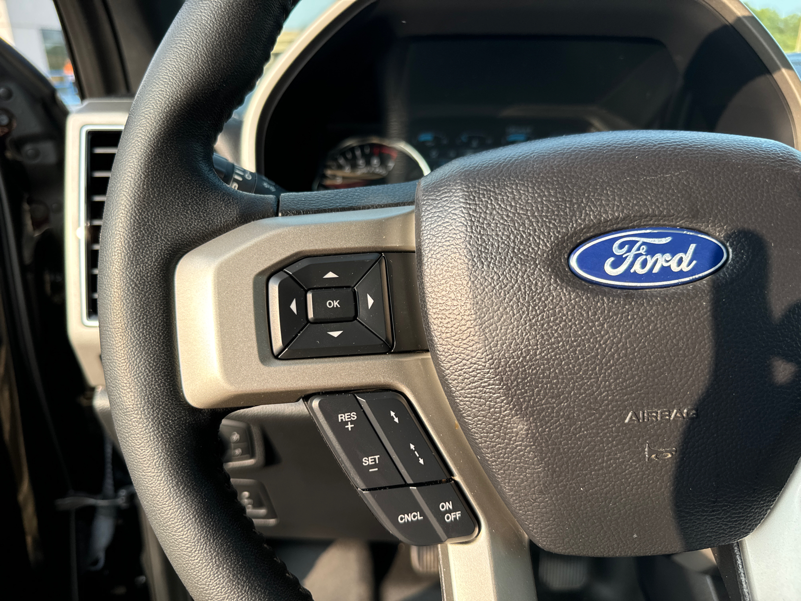 2019 Ford F-150 LARIAT 10