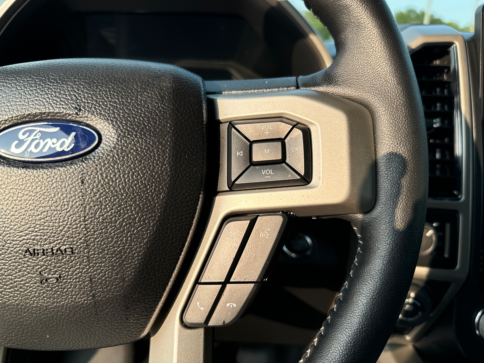 2019 Ford F-150 LARIAT 11