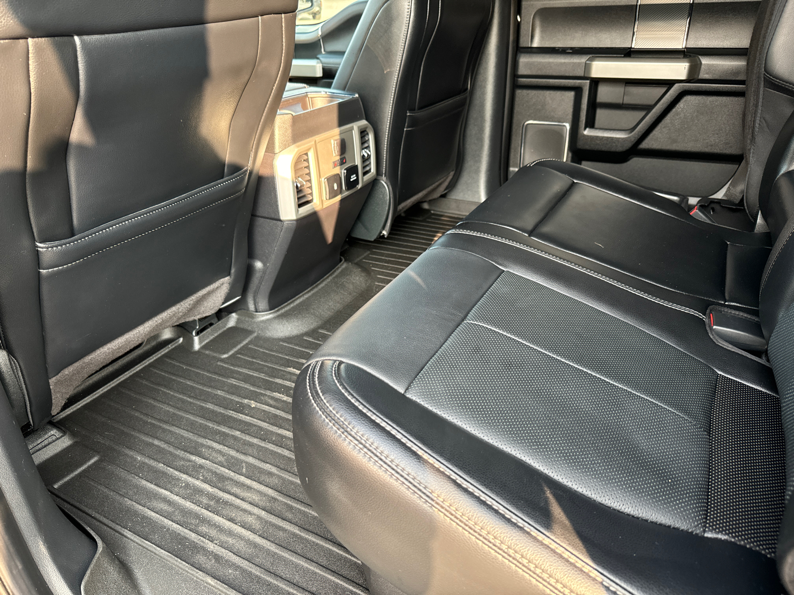 2019 Ford F-150 LARIAT 22