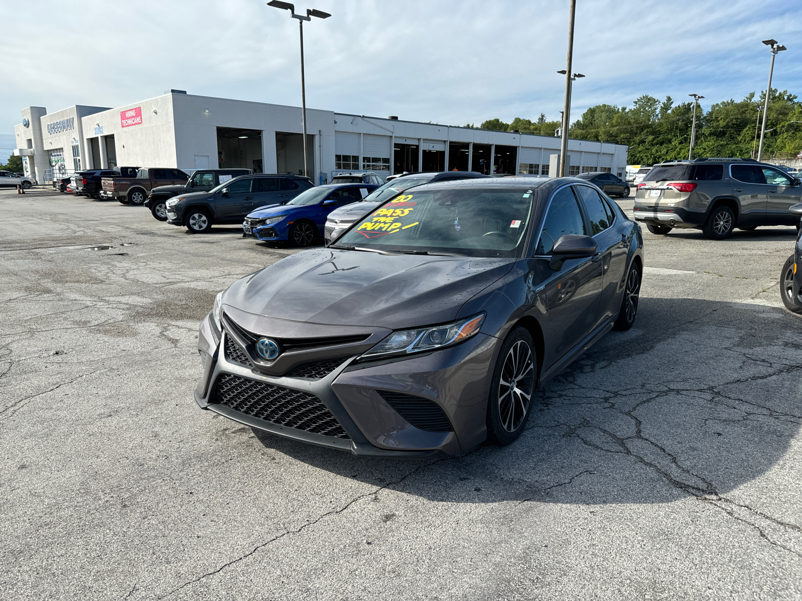 2020 Toyota Camry Hybrid SE 3