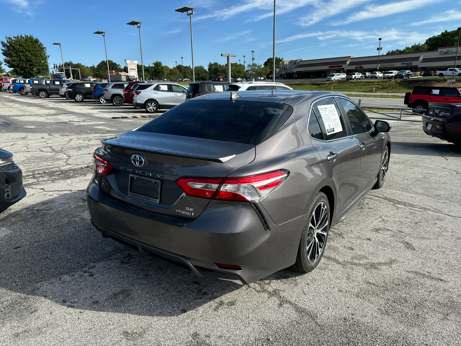 2020 Toyota Camry Hybrid SE 29