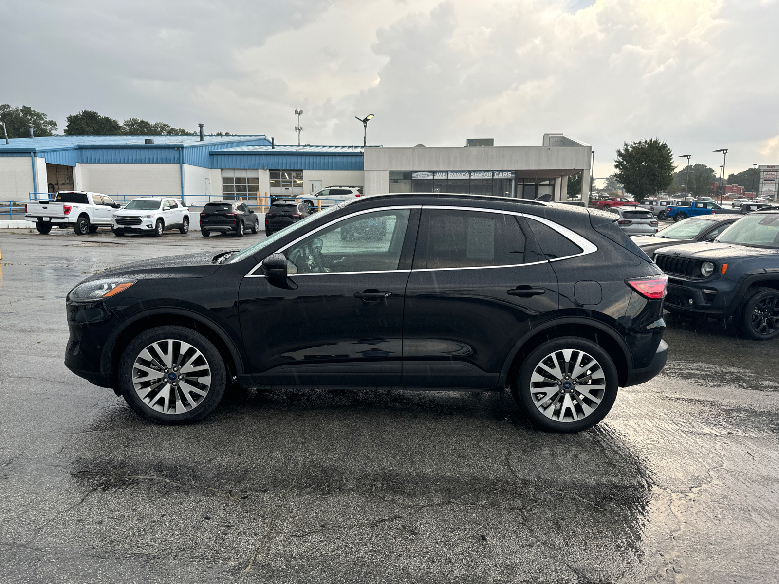 2020 Ford Escape Titanium Hybrid 4