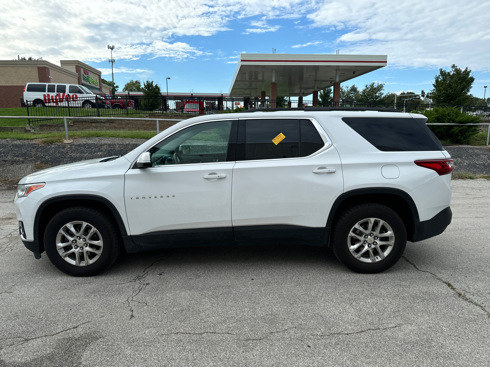 2021 Chevrolet Traverse LT Cloth 4