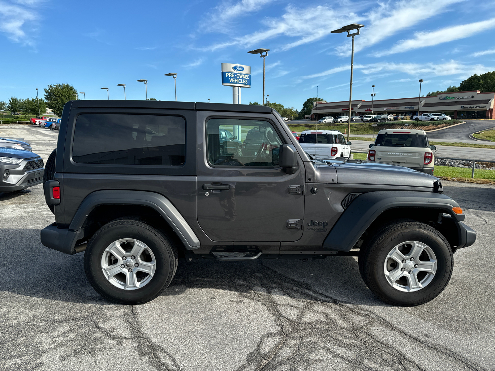 2021 Jeep Wrangler Sport S 28