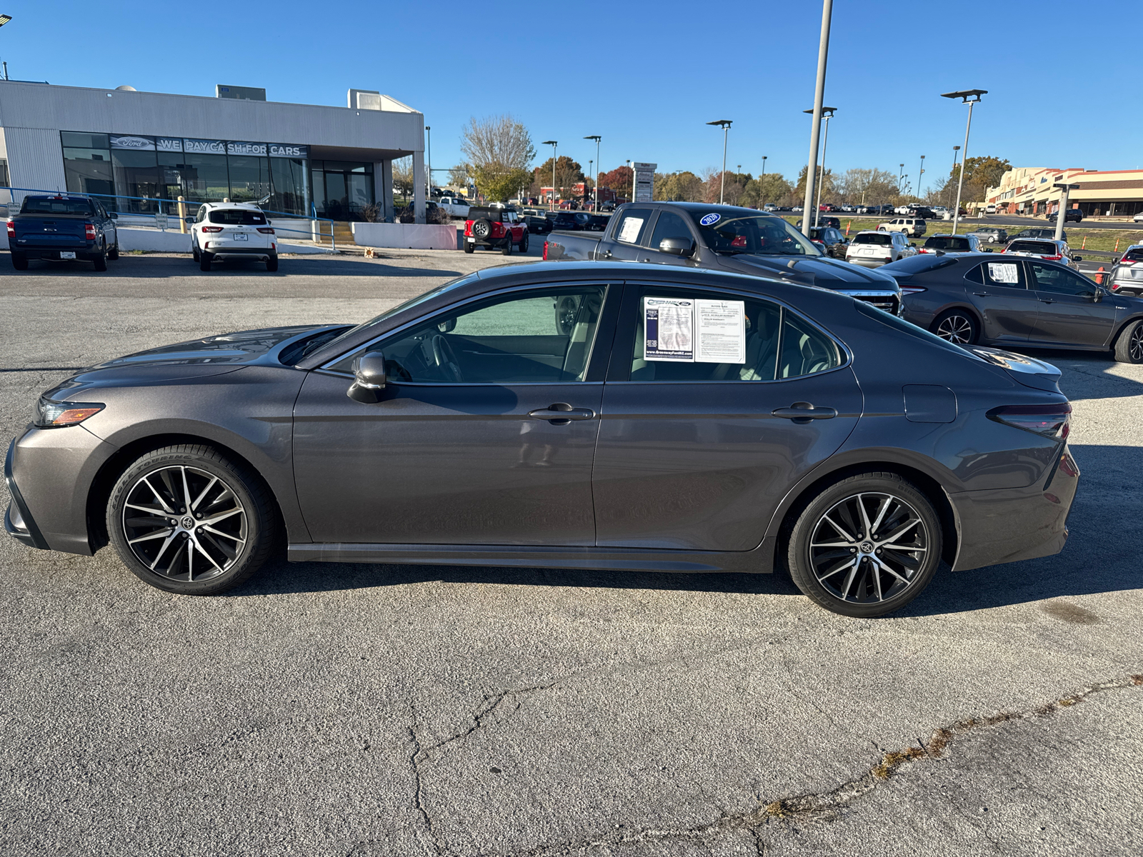 2022 Toyota Camry SE 4