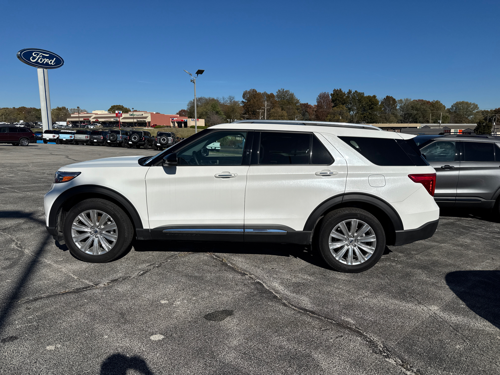 2023 Ford Explorer Limited 4