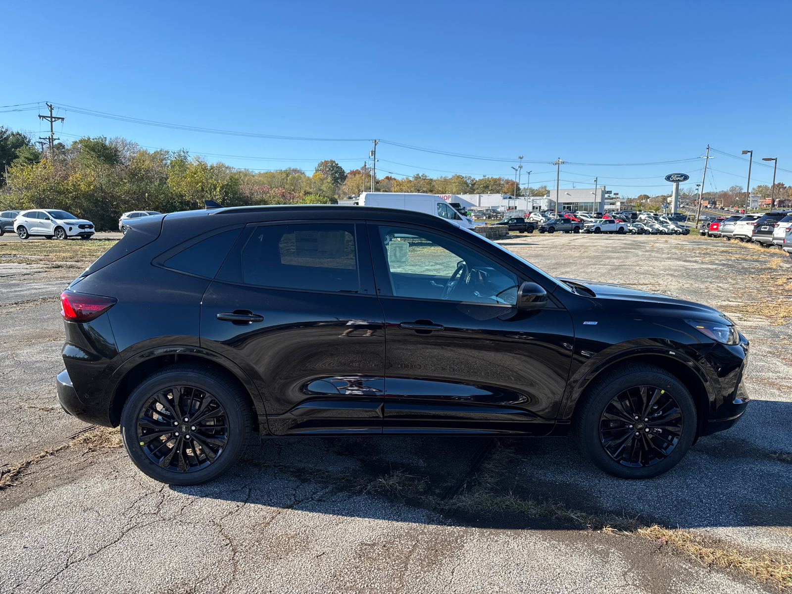 2024 Ford Escape ST-Line Elite 32