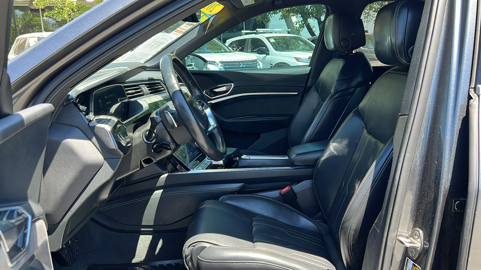 2019 Audi e-tron Prestige 27