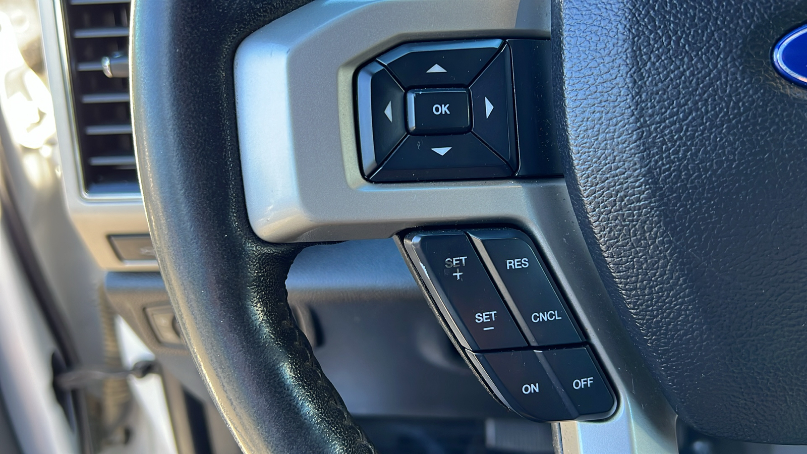 2019 Ford Super Duty F-250 SRW LARIAT 25