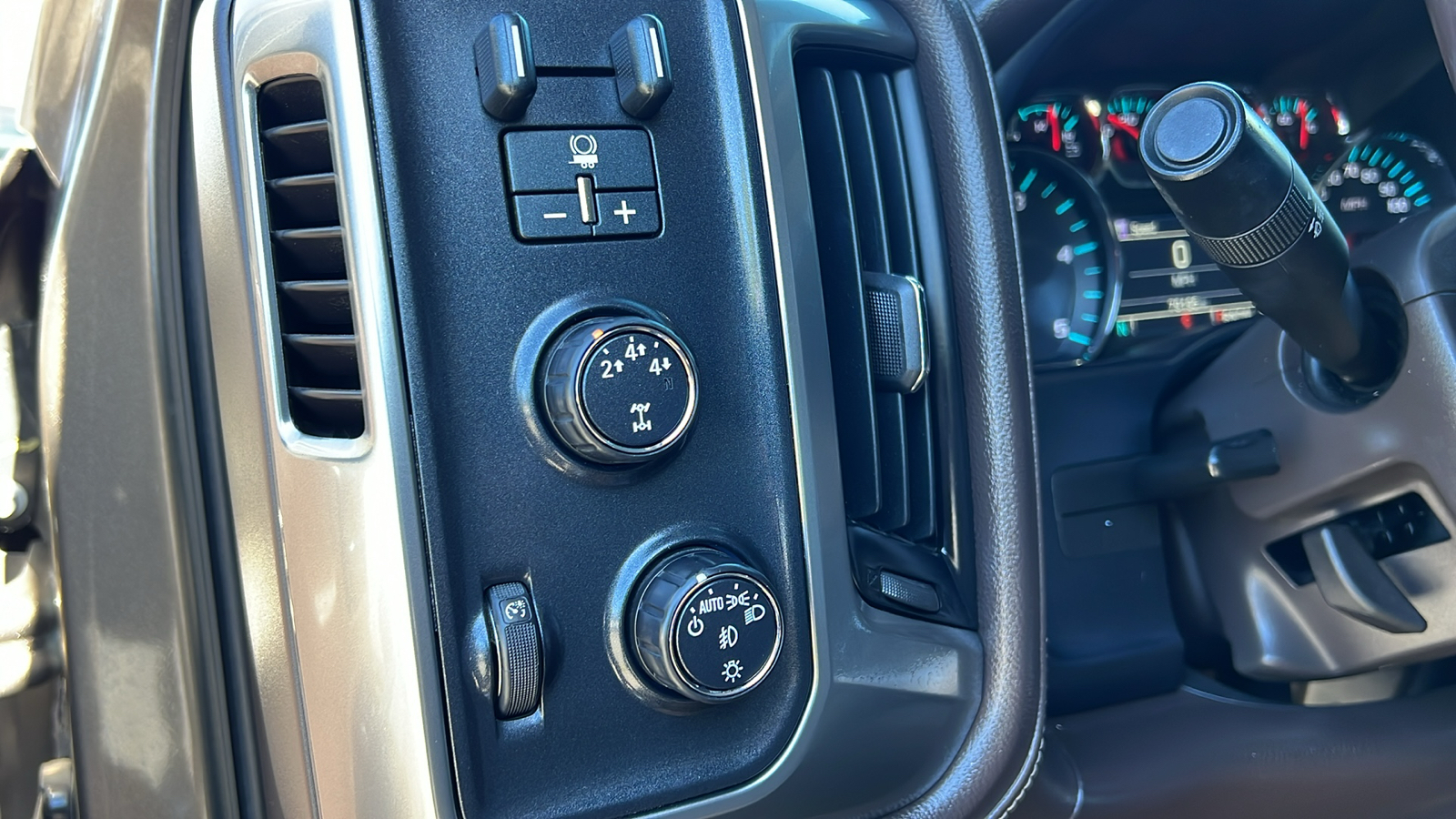 2015 Chevrolet Silverado 2500HD Built After Aug 14 LTZ 28