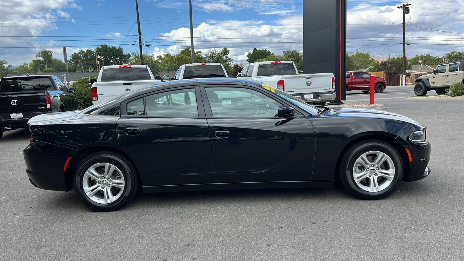 2022 Dodge Charger SXT 2